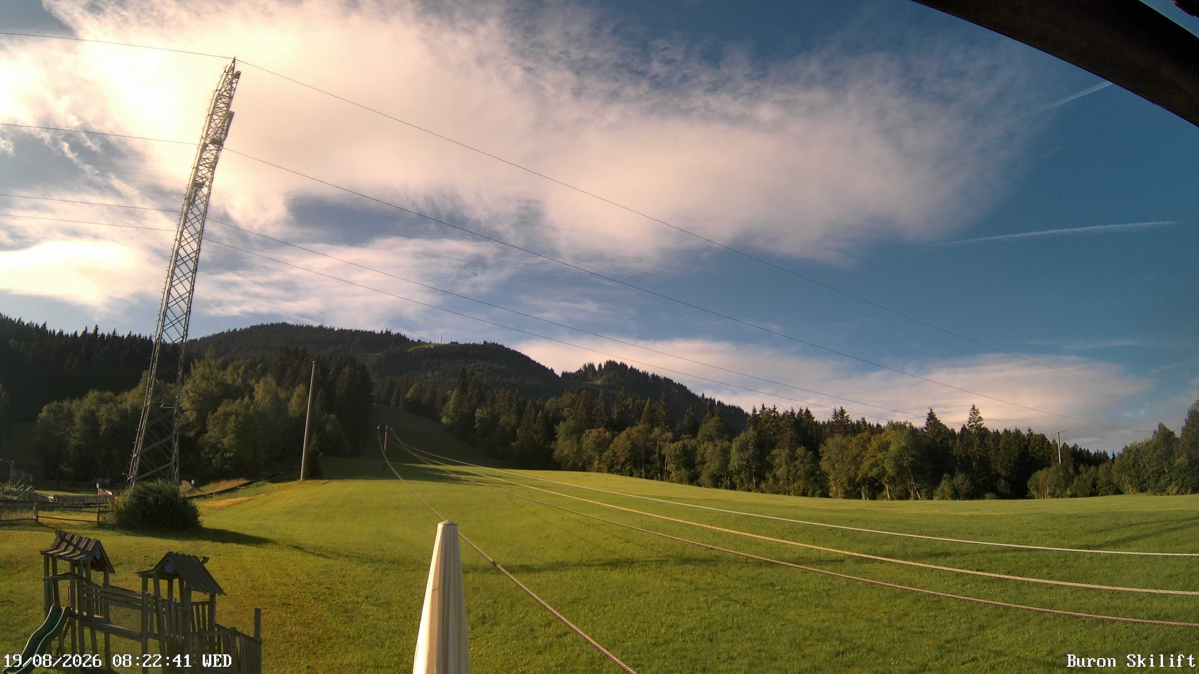 Archiv Foto Webcam Blick von der Talstation des Schlepplifts Buron auf den Lift und die Piste