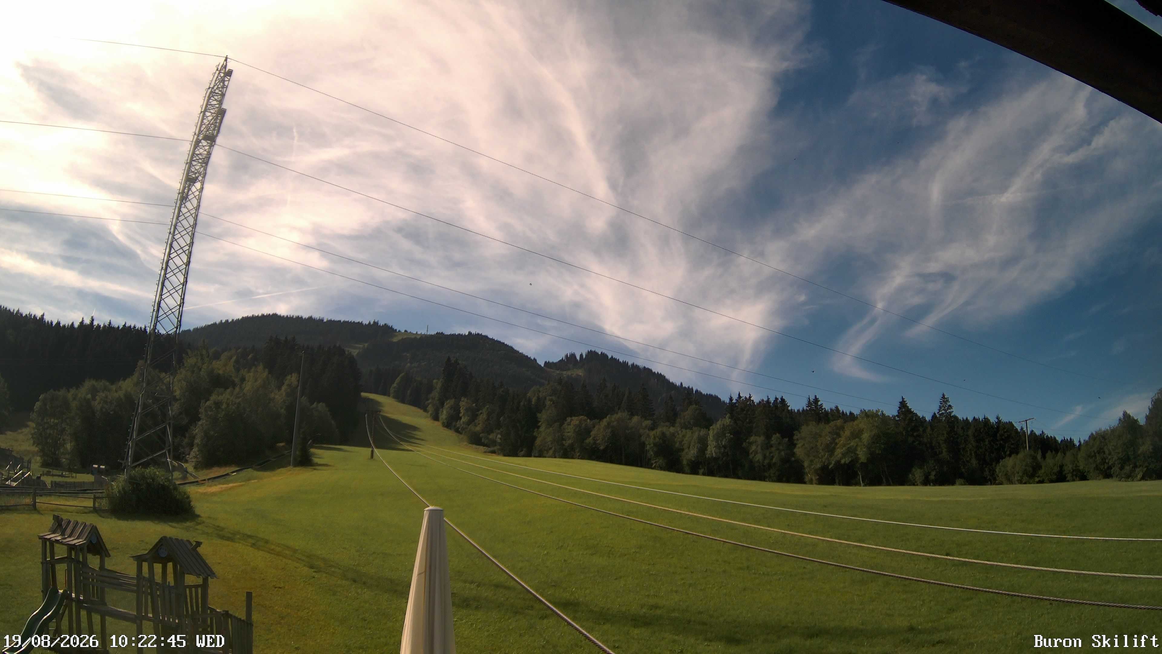 Archiv Foto Webcam Blick von der Talstation des Schlepplifts Buron auf den Lift und die Piste