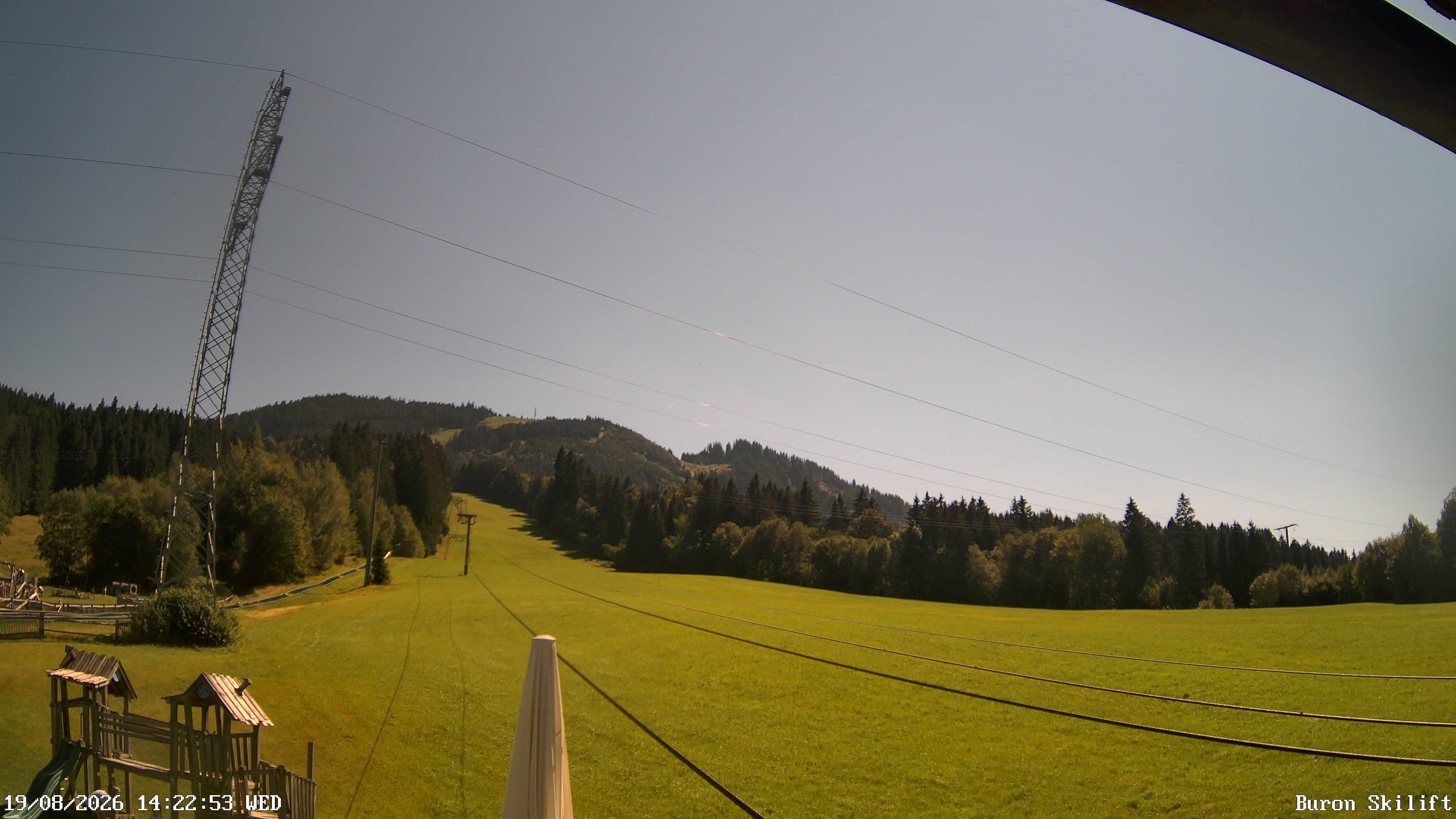 Archiv Foto Webcam Blick von der Talstation des Schlepplifts Buron auf den Lift und die Piste