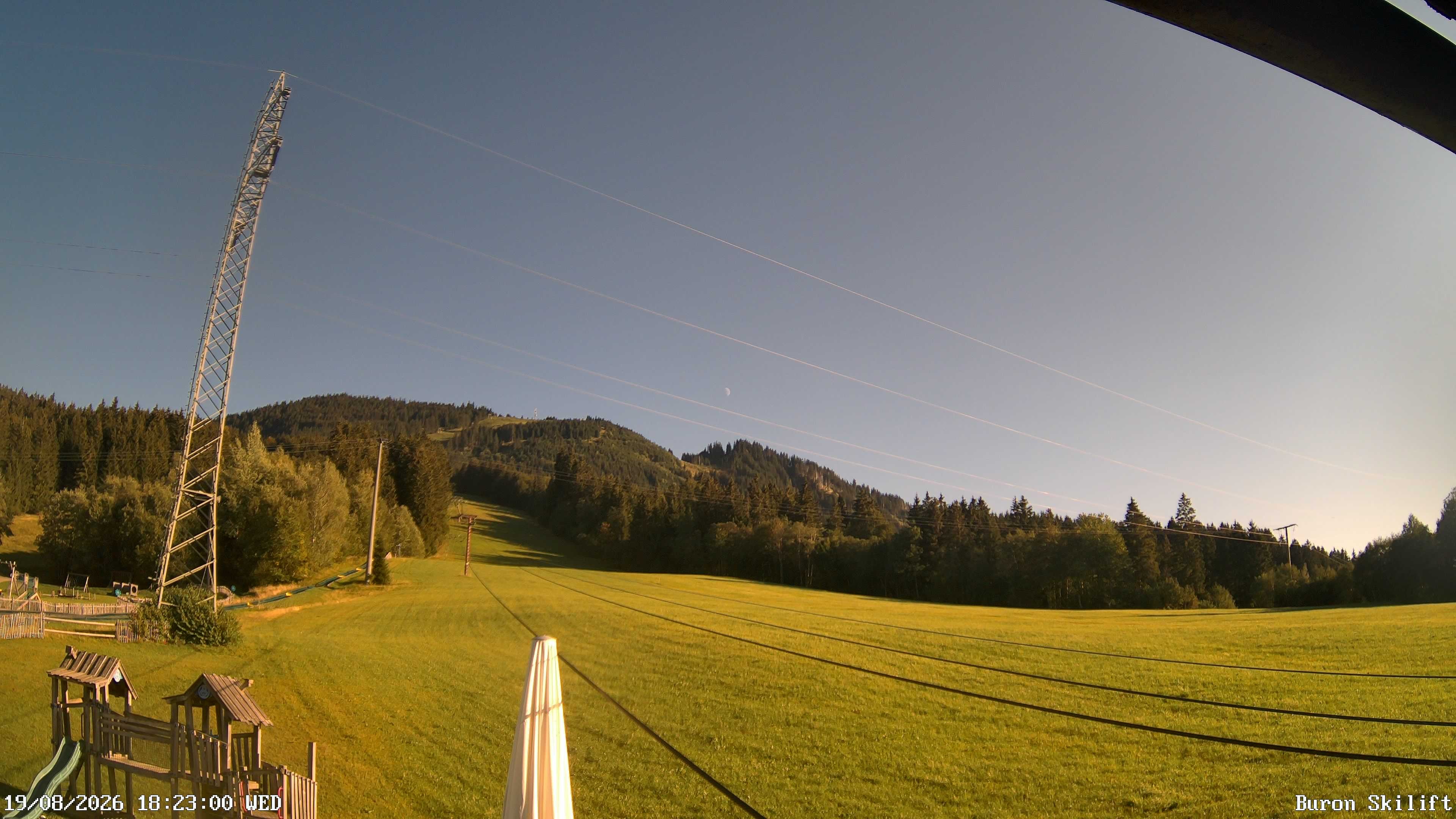 Archiv Foto Webcam Blick von der Talstation des Schlepplifts Buron auf den Lift und die Piste