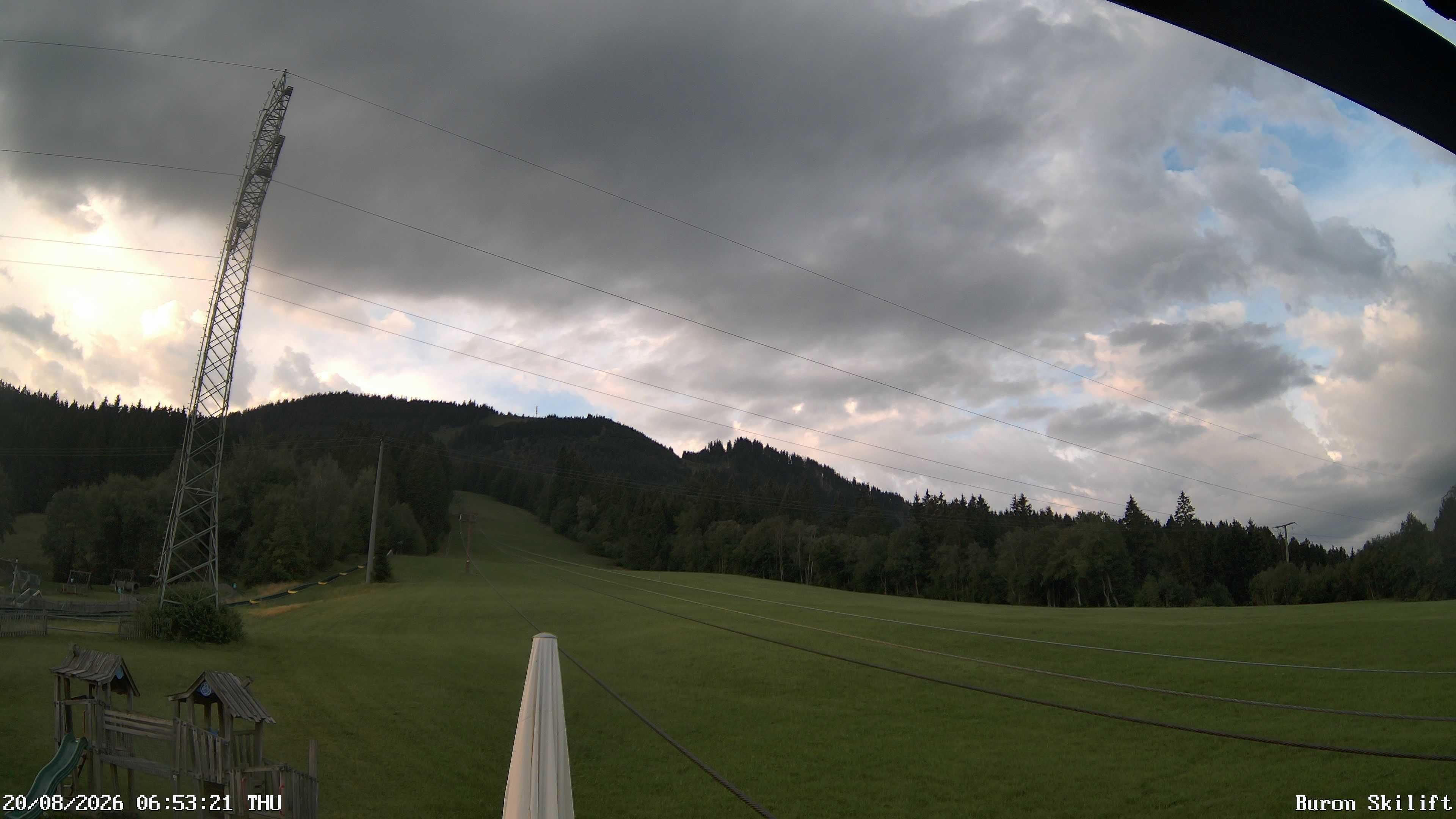 Archiv Foto Webcam Blick von der Talstation des Schlepplifts Buron auf den Lift und die Piste