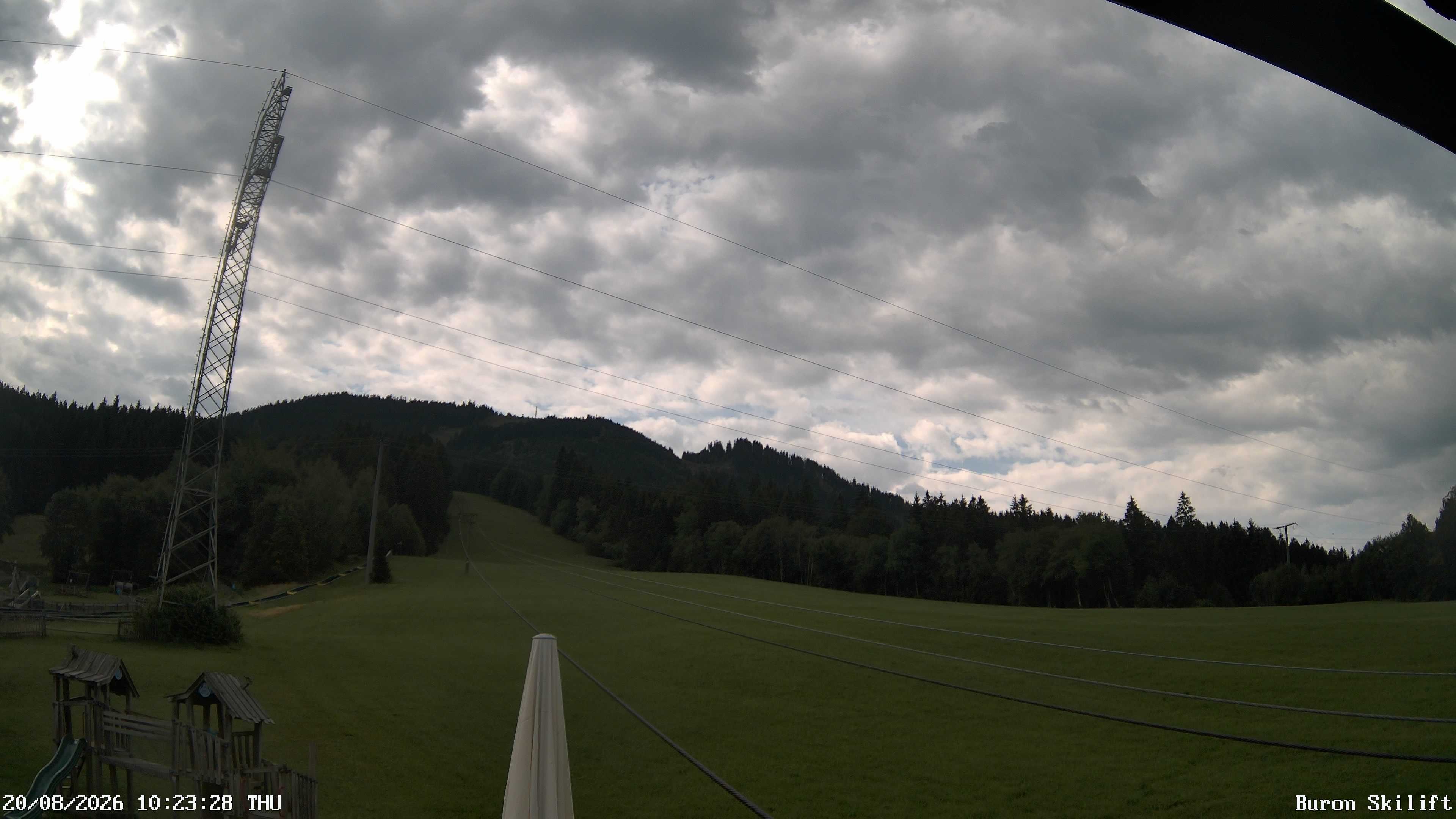 Archiv Foto Webcam Blick von der Talstation des Schlepplifts Buron auf den Lift und die Piste