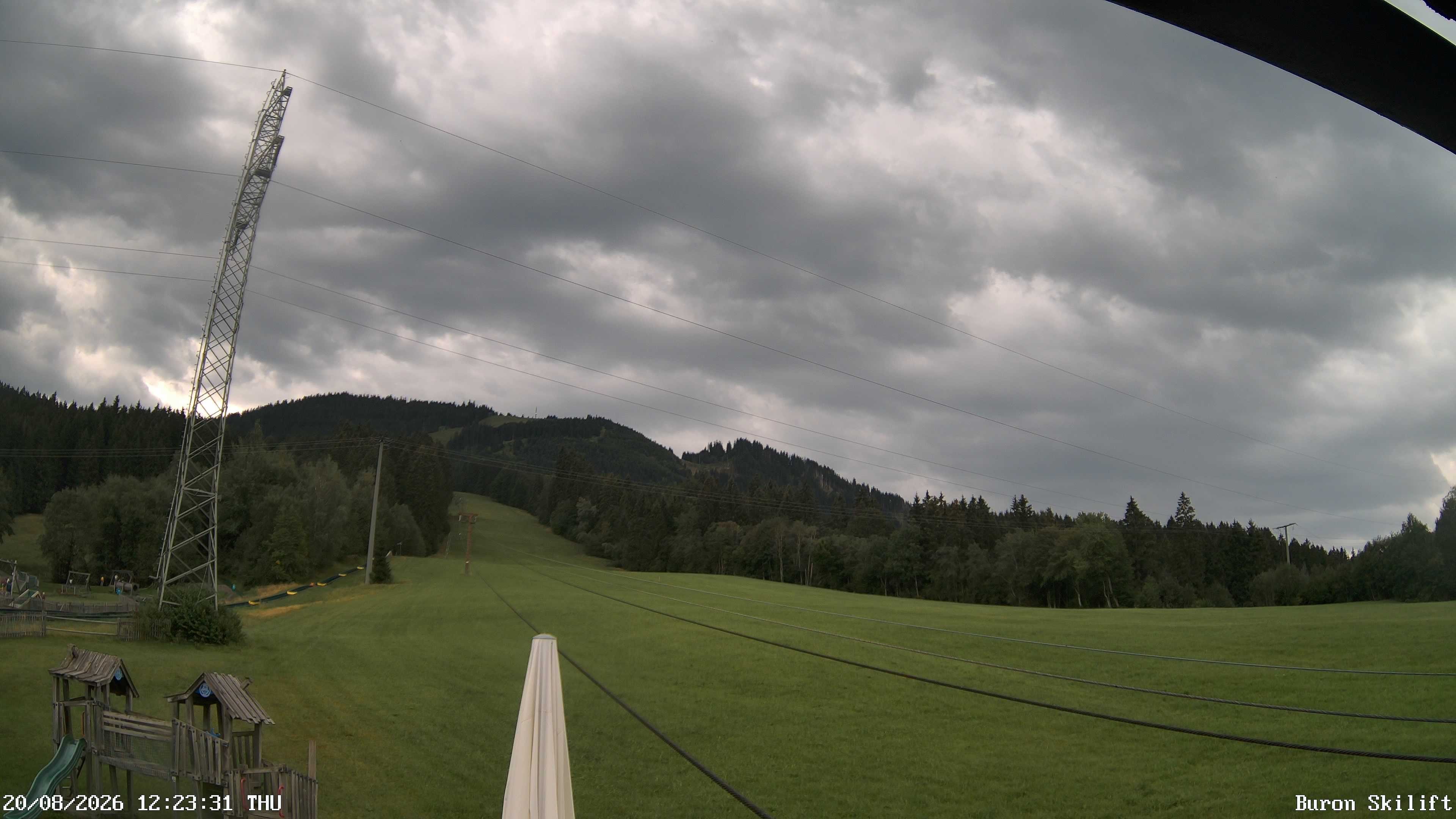 Archiv Foto Webcam Blick von der Talstation des Schlepplifts Buron auf den Lift und die Piste