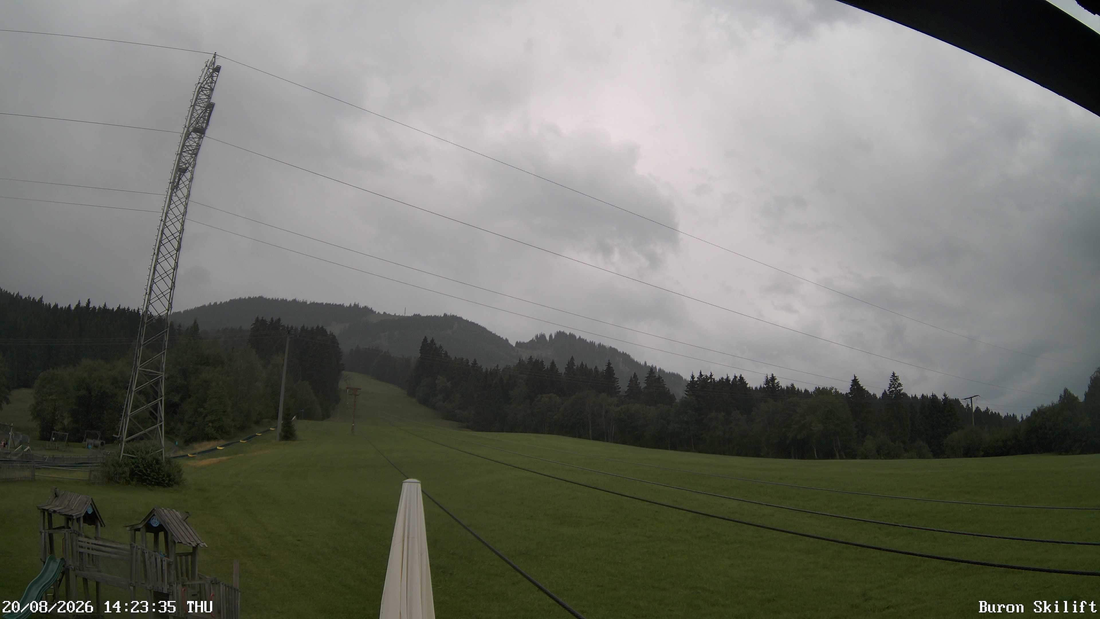 Archiv Foto Webcam Blick von der Talstation des Schlepplifts Buron auf den Lift und die Piste