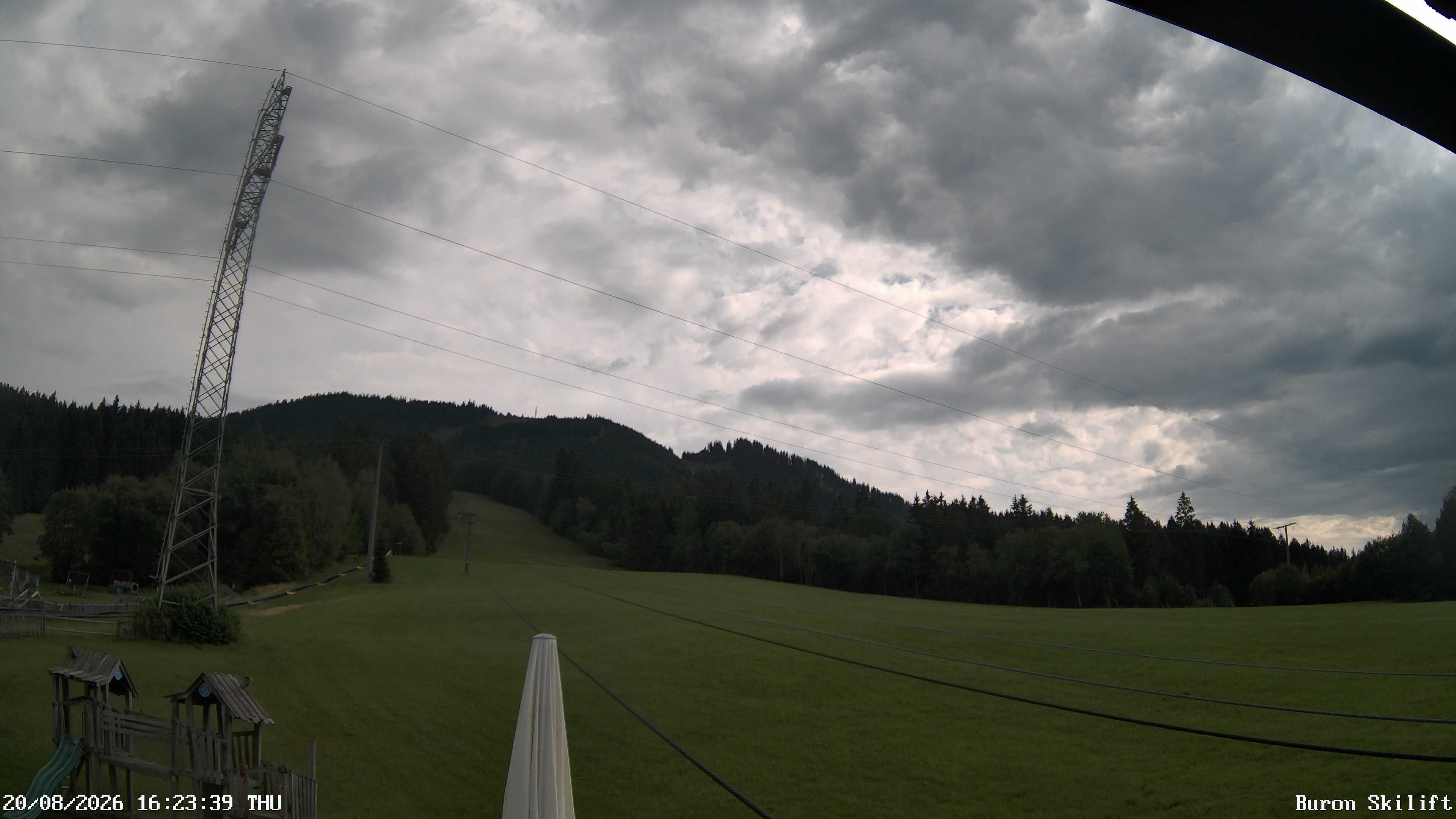 Archiv Foto Webcam Blick von der Talstation des Schlepplifts Buron auf den Lift und die Piste