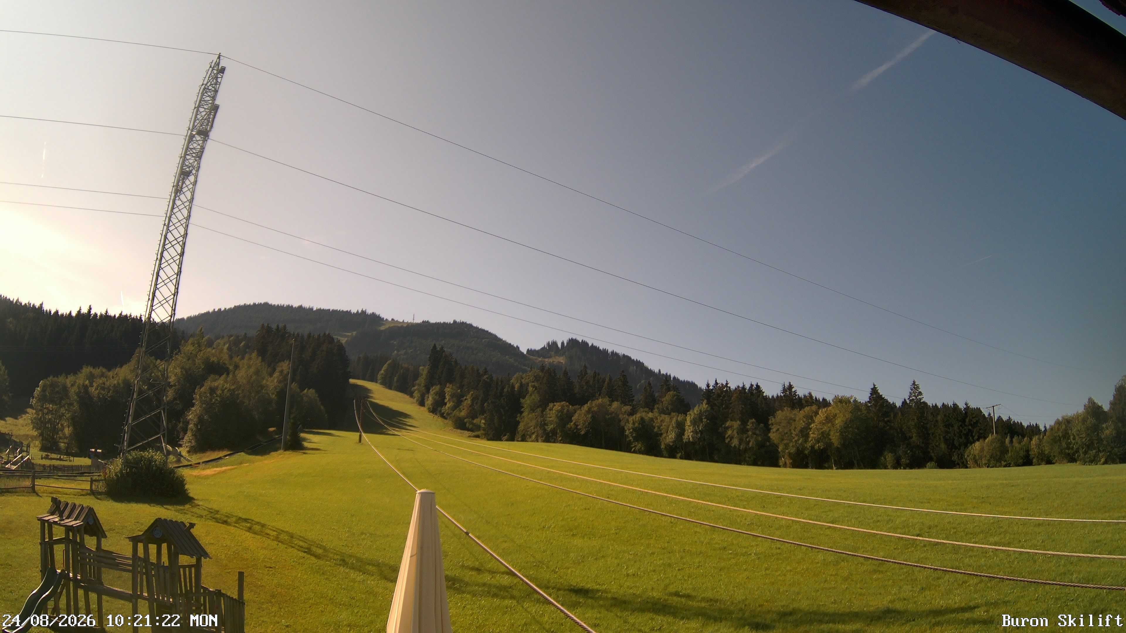Archiv Foto Webcam Blick von der Talstation des Schlepplifts Buron auf den Lift und die Piste