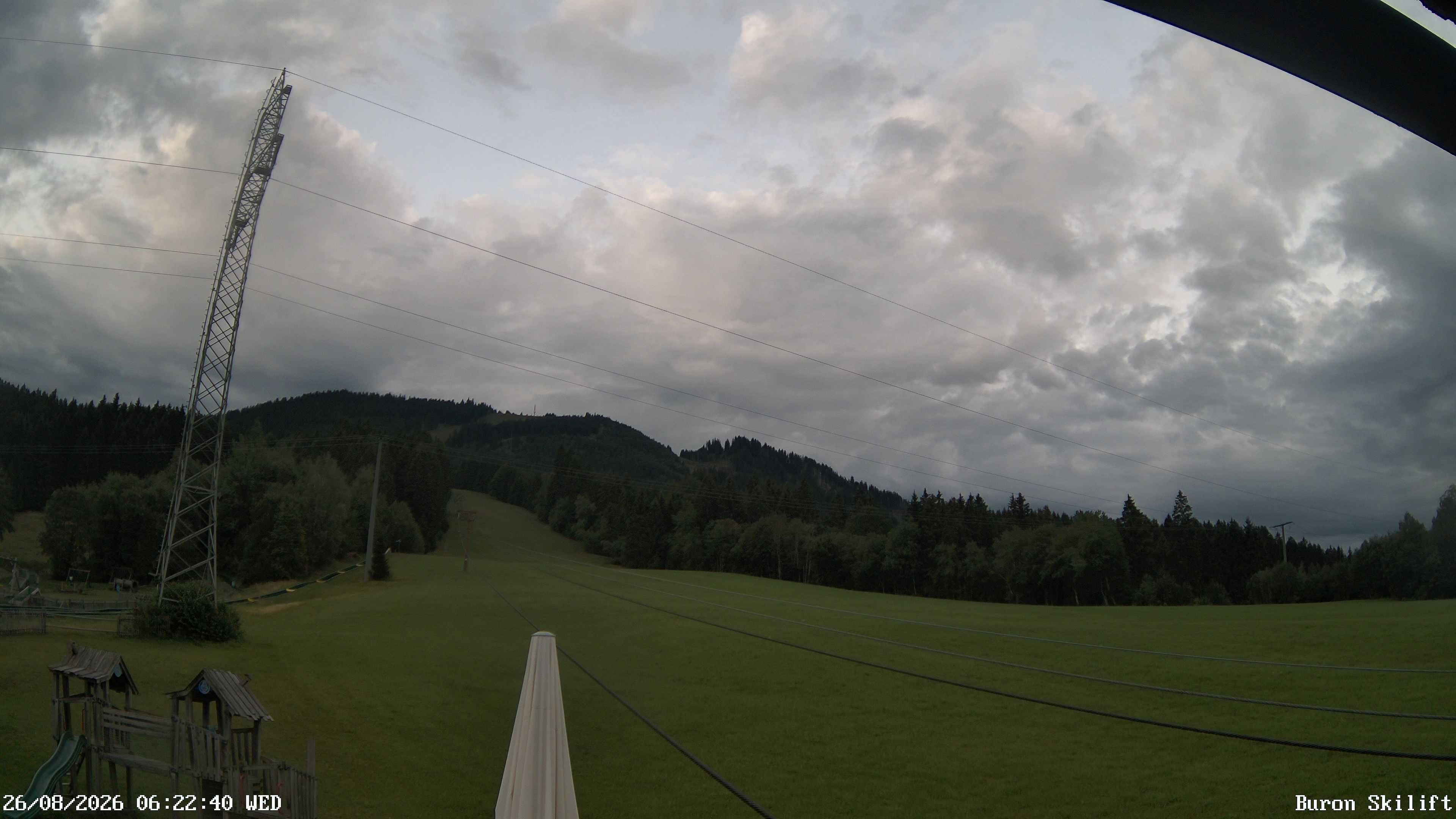 Archiv Foto Webcam Blick von der Talstation des Schlepplifts Buron auf den Lift und die Piste
