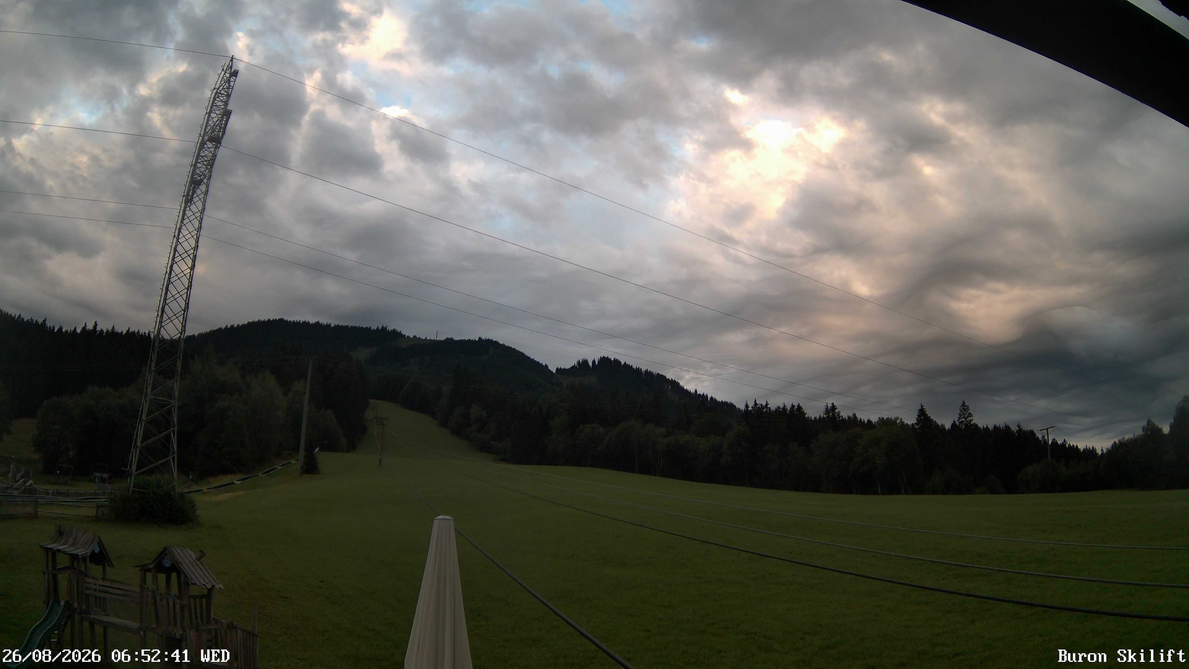 Archiv Foto Webcam Blick von der Talstation des Schlepplifts Buron auf den Lift und die Piste