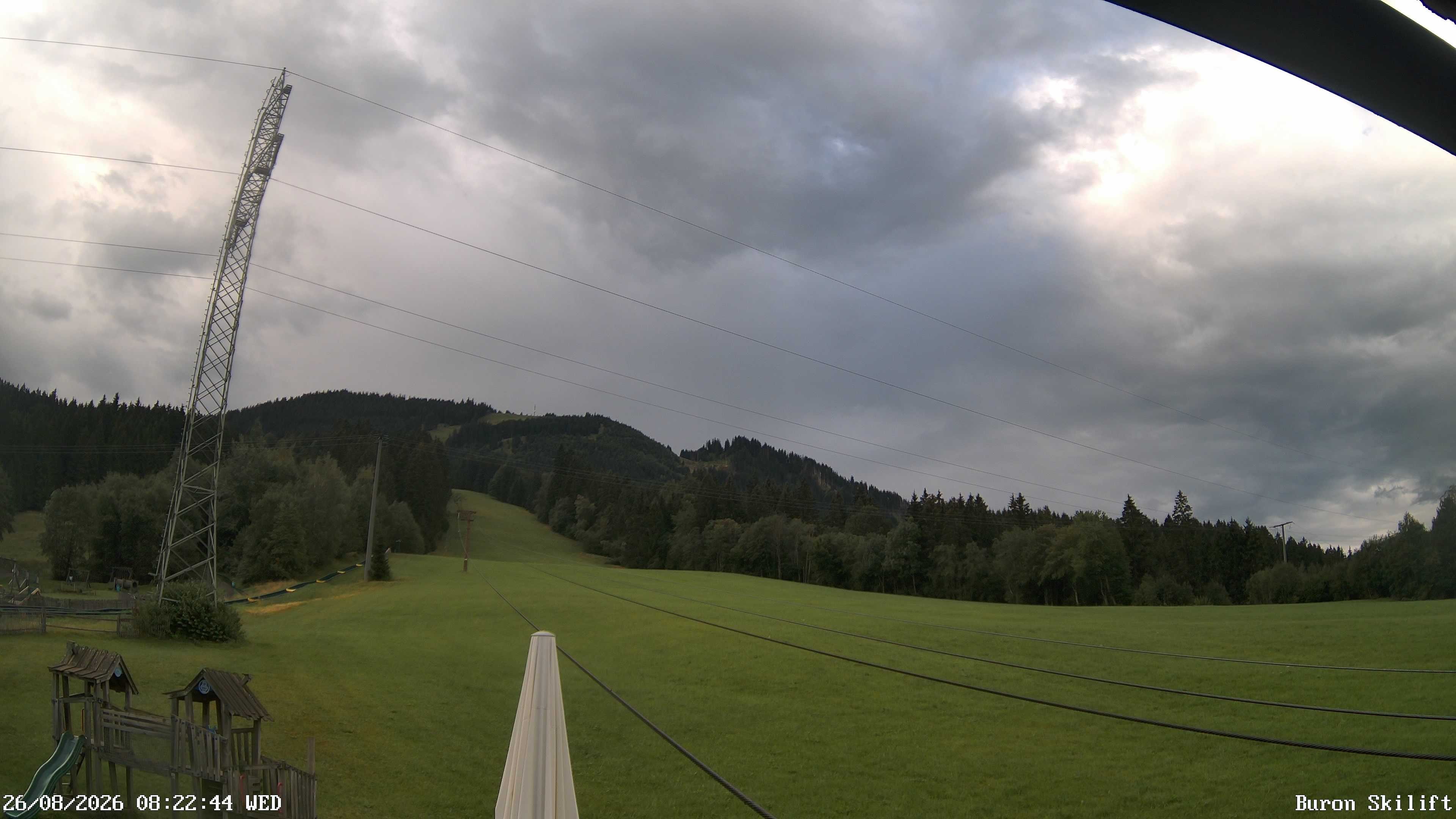 Archiv Foto Webcam Blick von der Talstation des Schlepplifts Buron auf den Lift und die Piste
