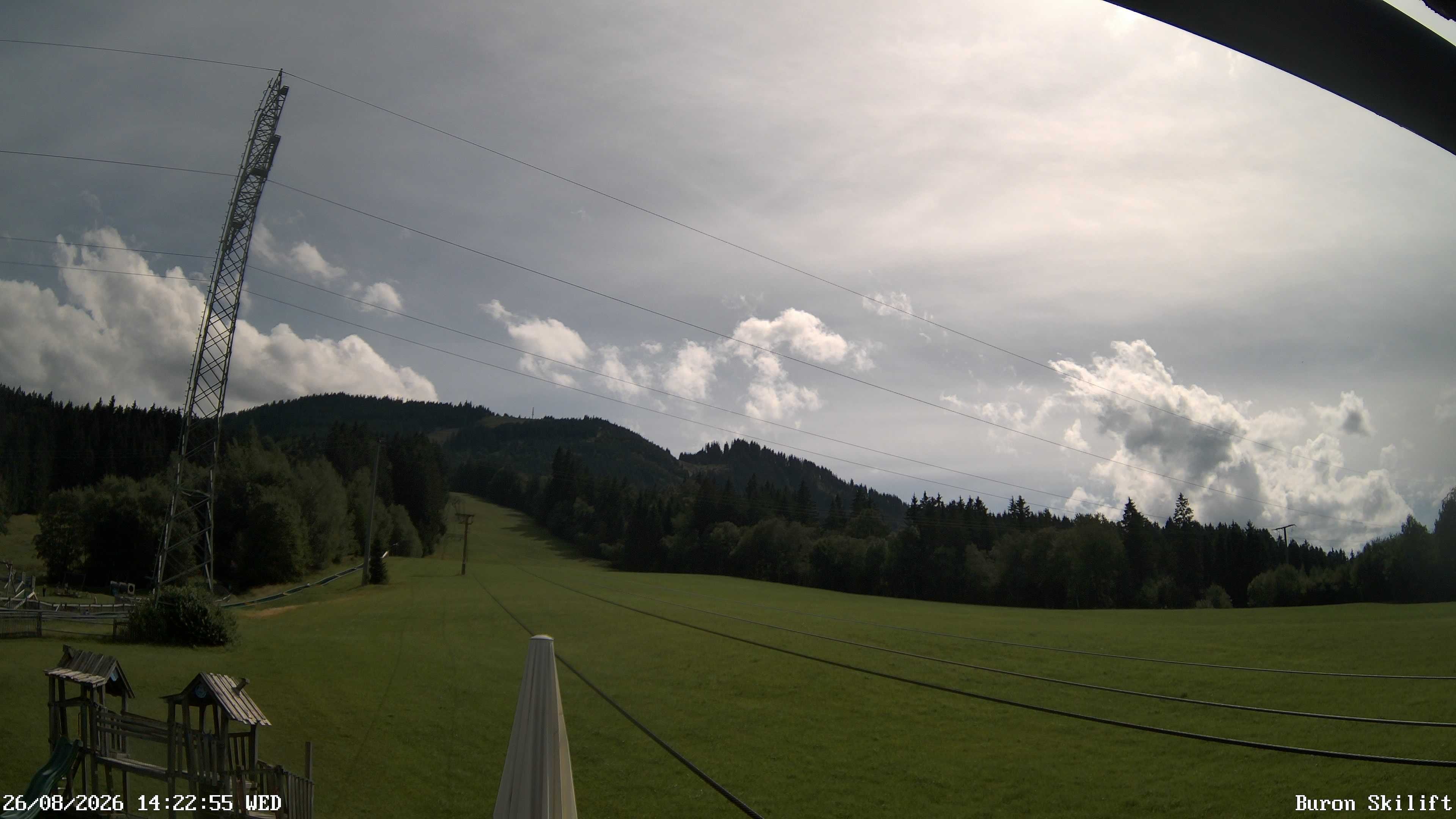 Archiv Foto Webcam Blick von der Talstation des Schlepplifts Buron auf den Lift und die Piste