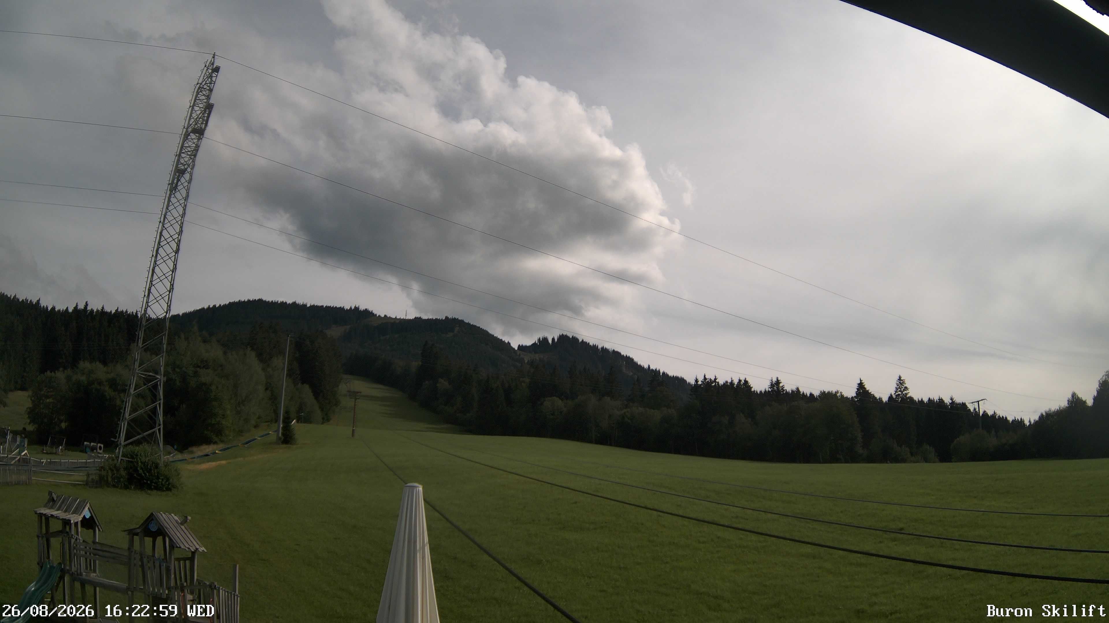 Archiv Foto Webcam Blick von der Talstation des Schlepplifts Buron auf den Lift und die Piste