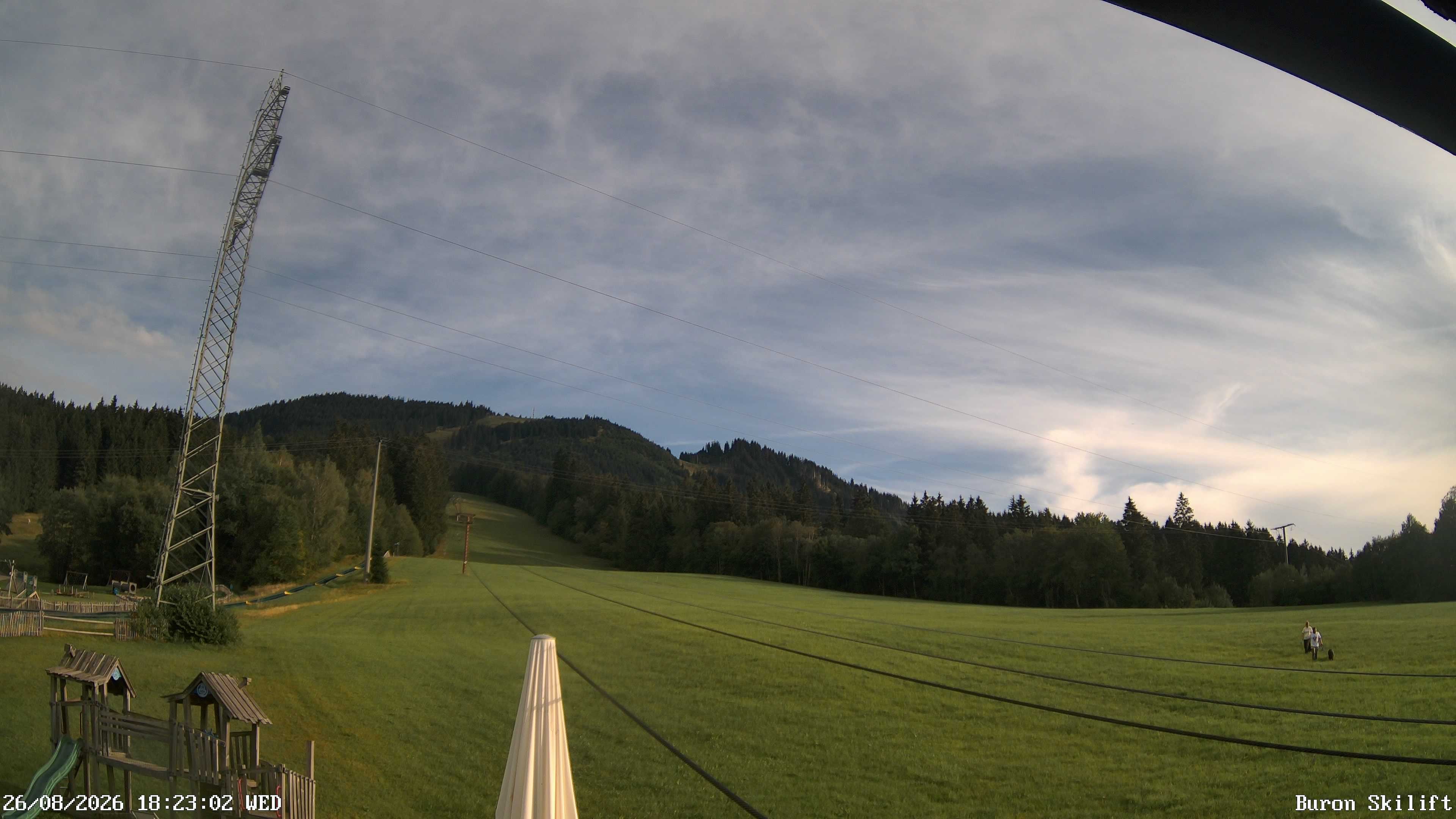 Archiv Foto Webcam Blick von der Talstation des Schlepplifts Buron auf den Lift und die Piste