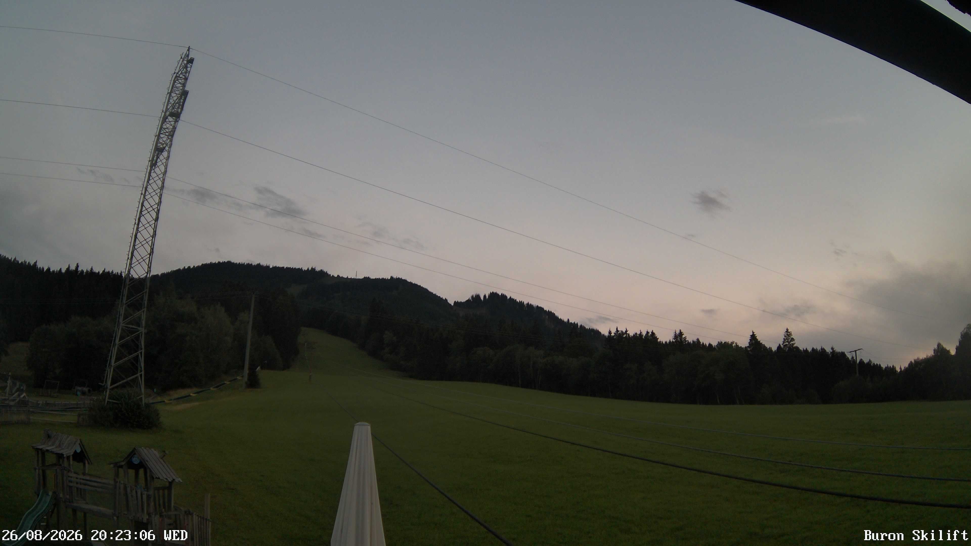Archiv Foto Webcam Blick von der Talstation des Schlepplifts Buron auf den Lift und die Piste