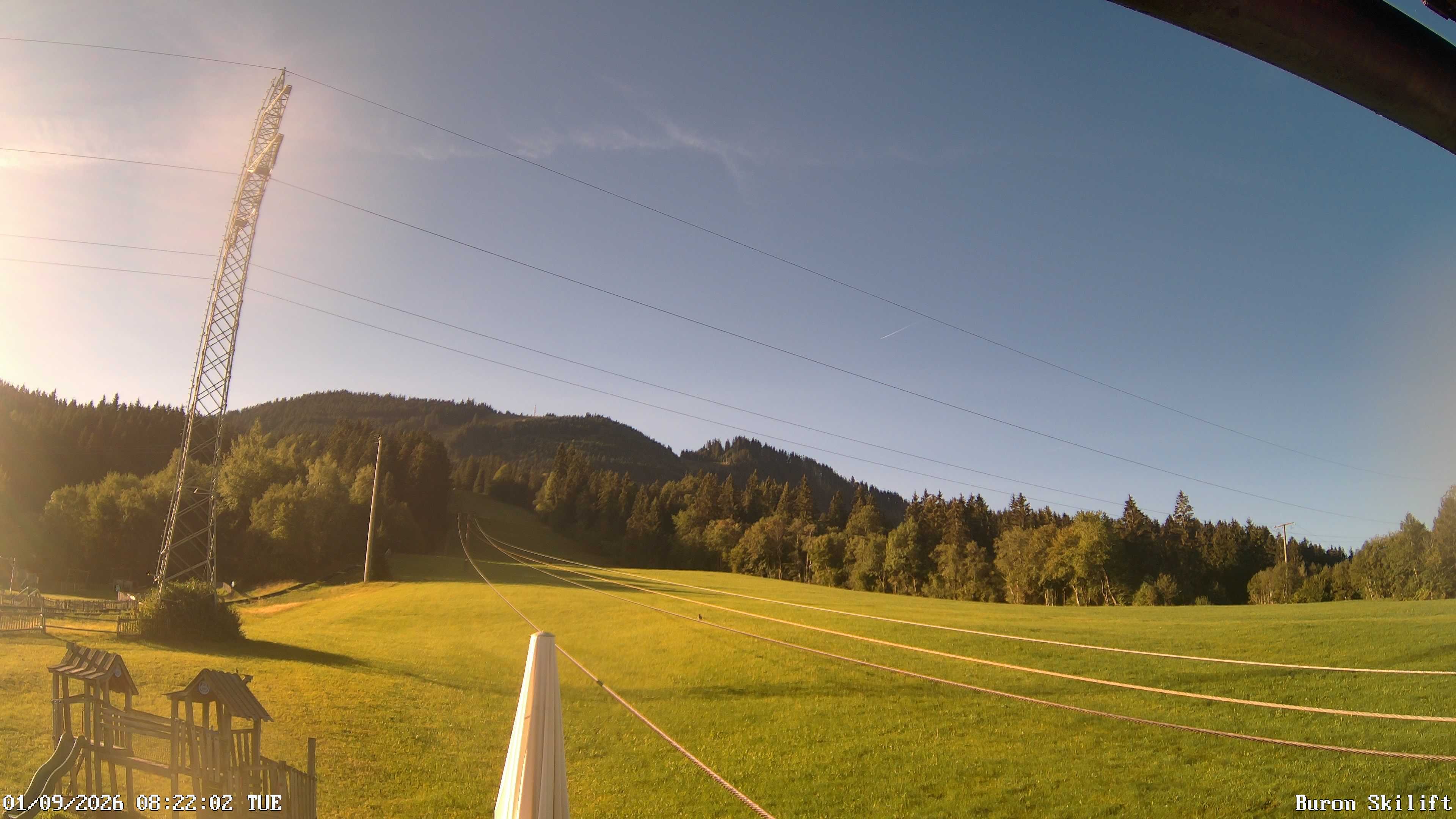 Archiv Foto Webcam Blick von der Talstation des Schlepplifts Buron auf den Lift und die Piste