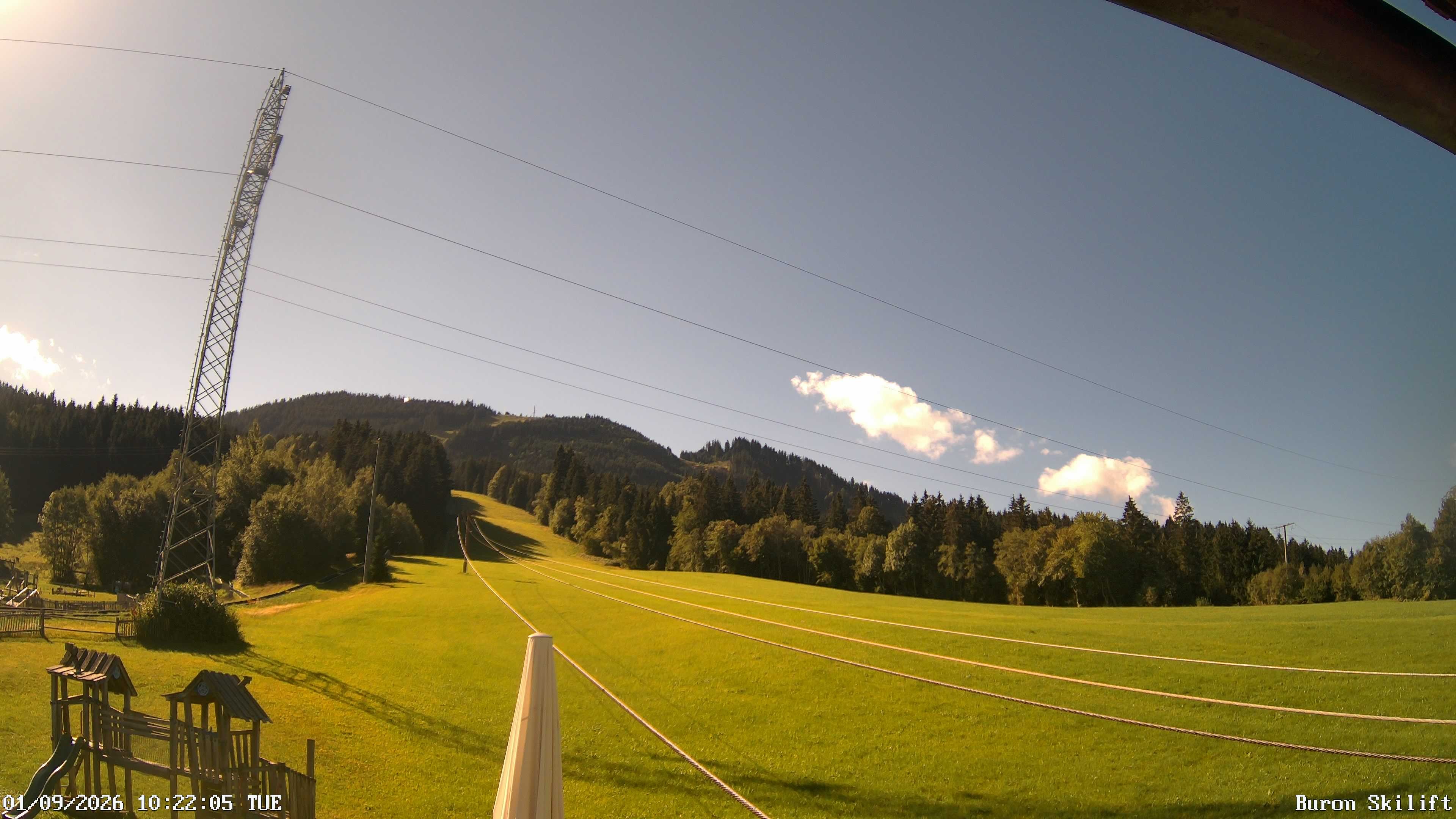 Archiv Foto Webcam Blick von der Talstation des Schlepplifts Buron auf den Lift und die Piste