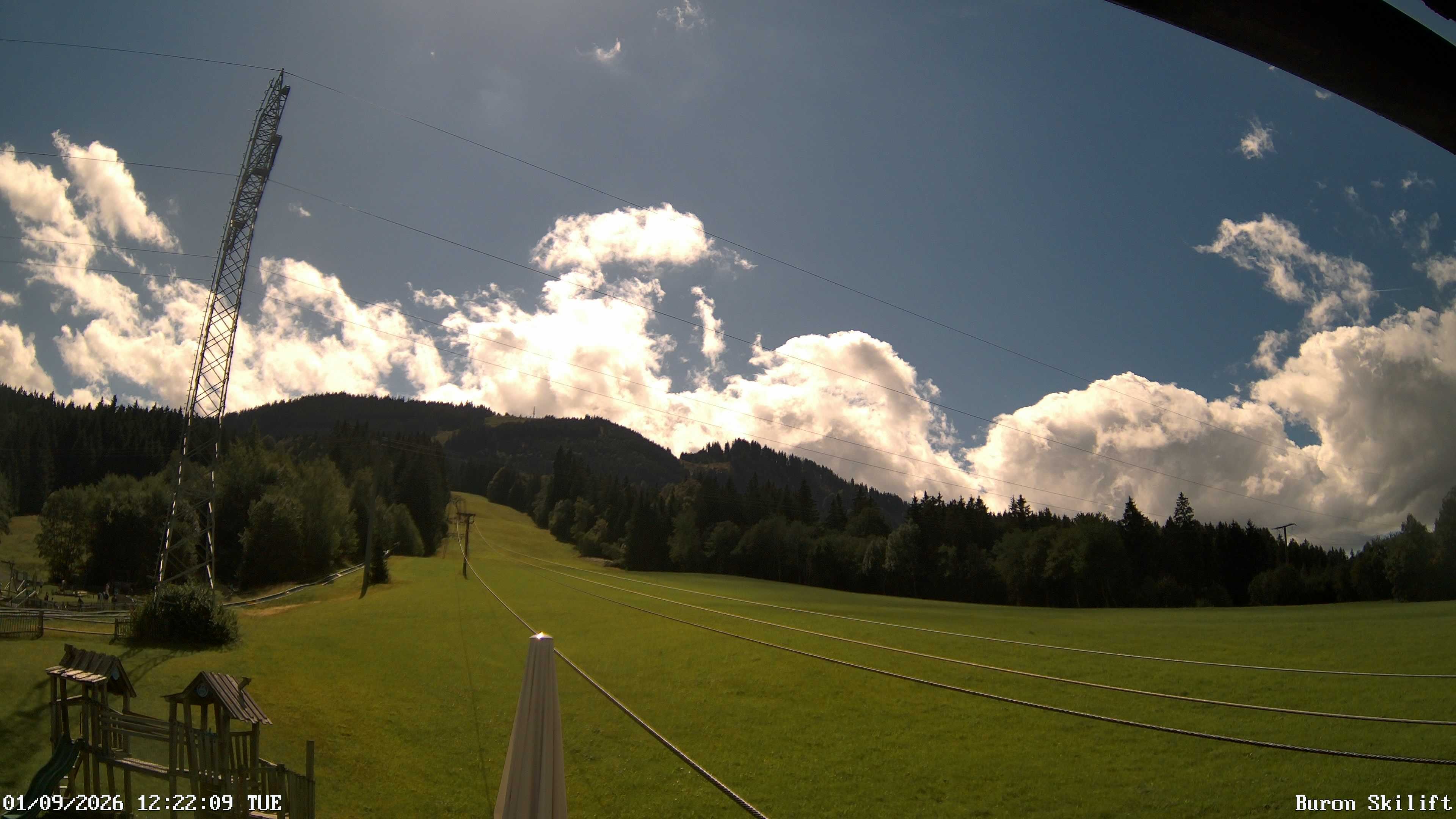 Archiv Foto Webcam Blick von der Talstation des Schlepplifts Buron auf den Lift und die Piste