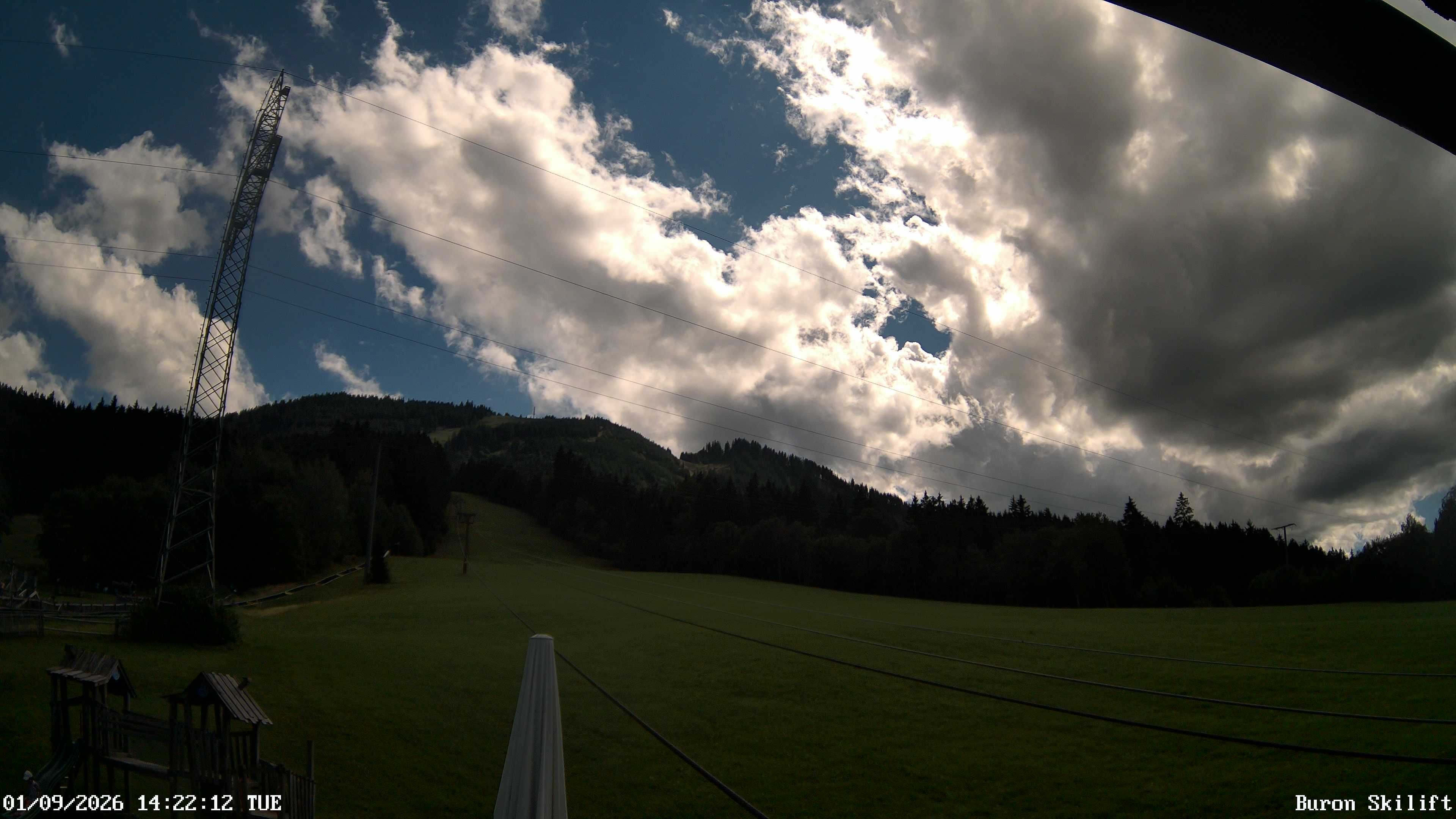 Archiv Foto Webcam Blick von der Talstation des Schlepplifts Buron auf den Lift und die Piste