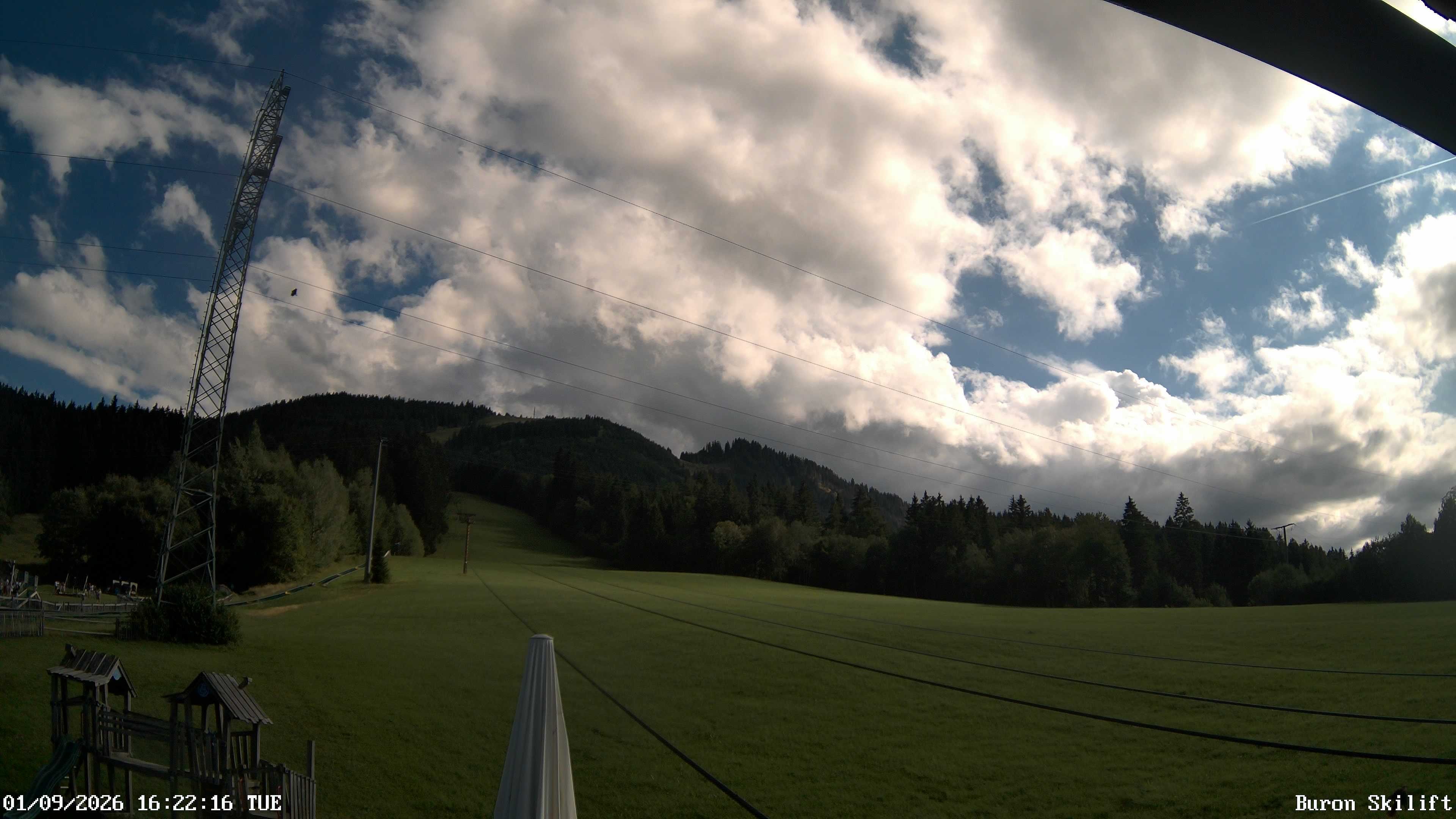 Archiv Foto Webcam Blick von der Talstation des Schlepplifts Buron auf den Lift und die Piste