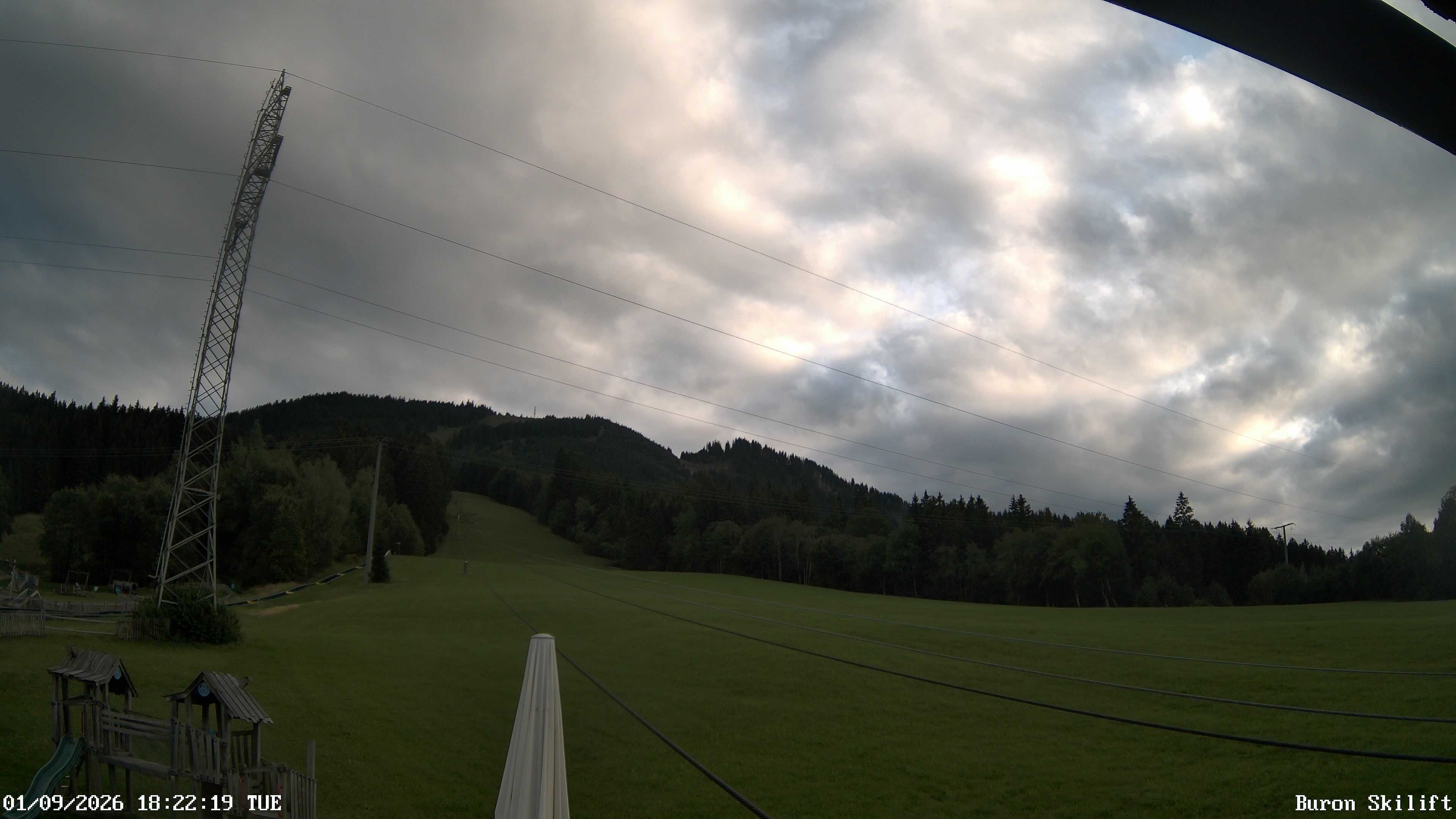 Archiv Foto Webcam Blick von der Talstation des Schlepplifts Buron auf den Lift und die Piste