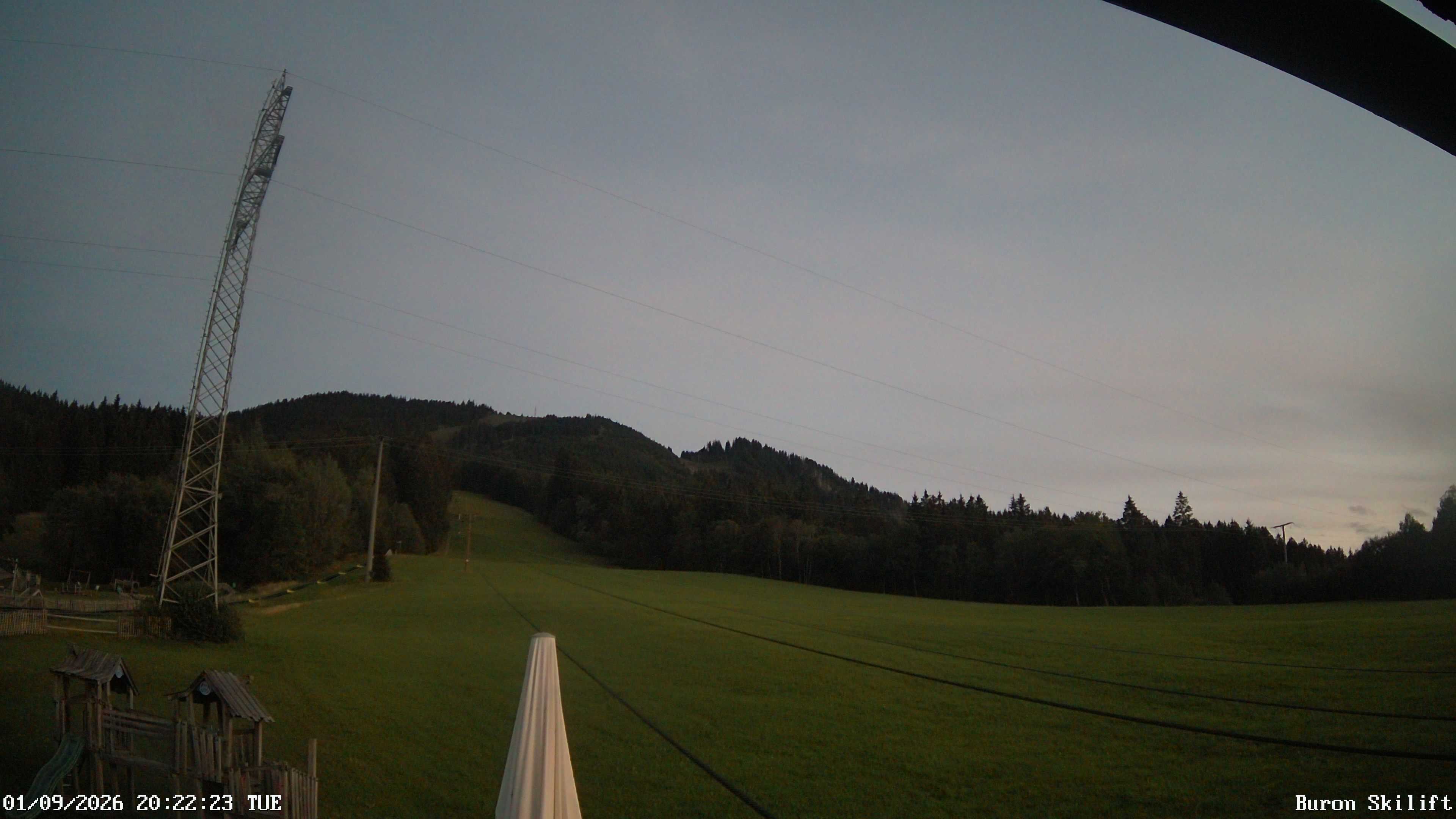 Archiv Foto Webcam Blick von der Talstation des Schlepplifts Buron auf den Lift und die Piste