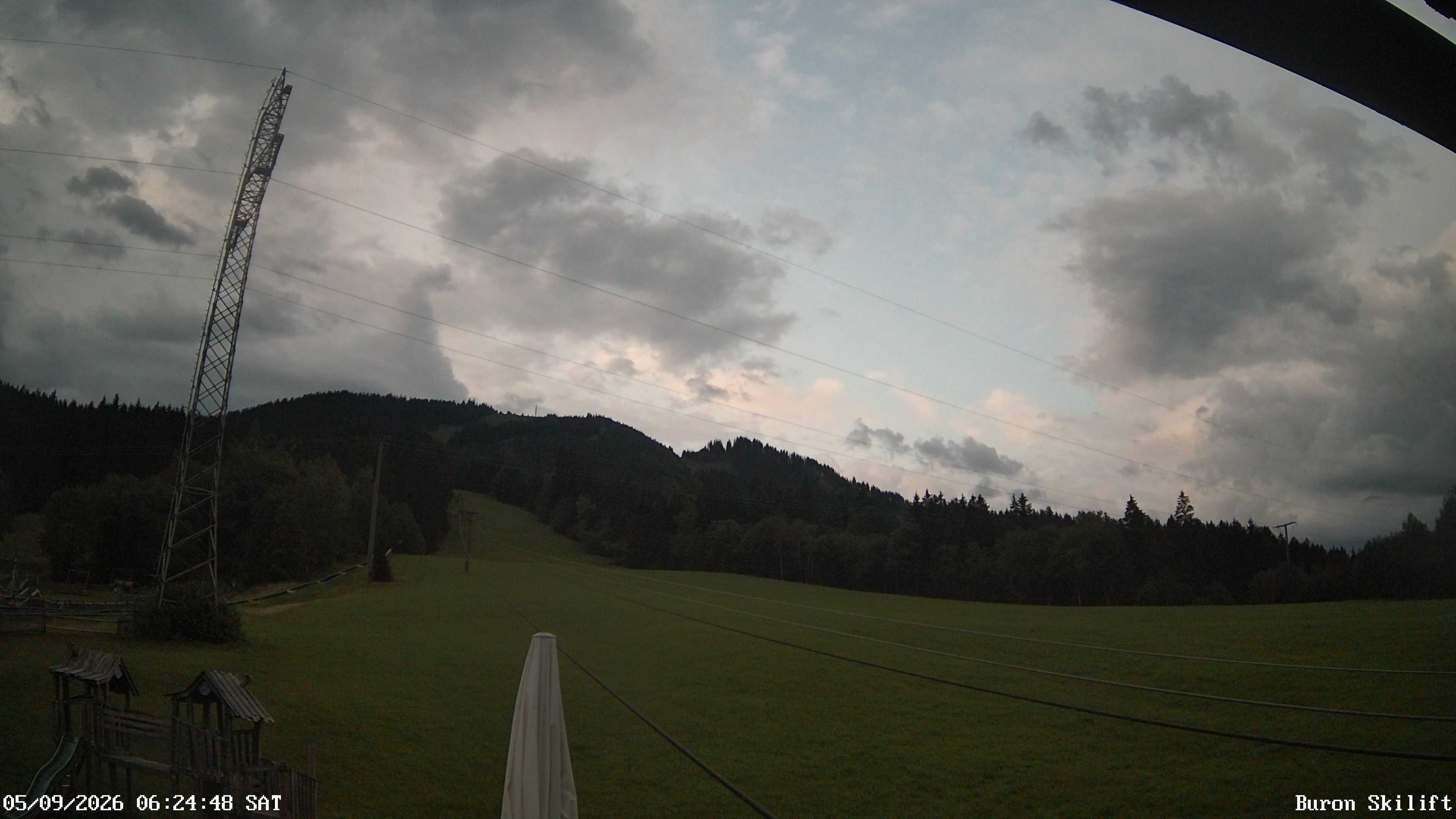 Archiv Foto Webcam Blick von der Talstation des Schlepplifts Buron auf den Lift und die Piste