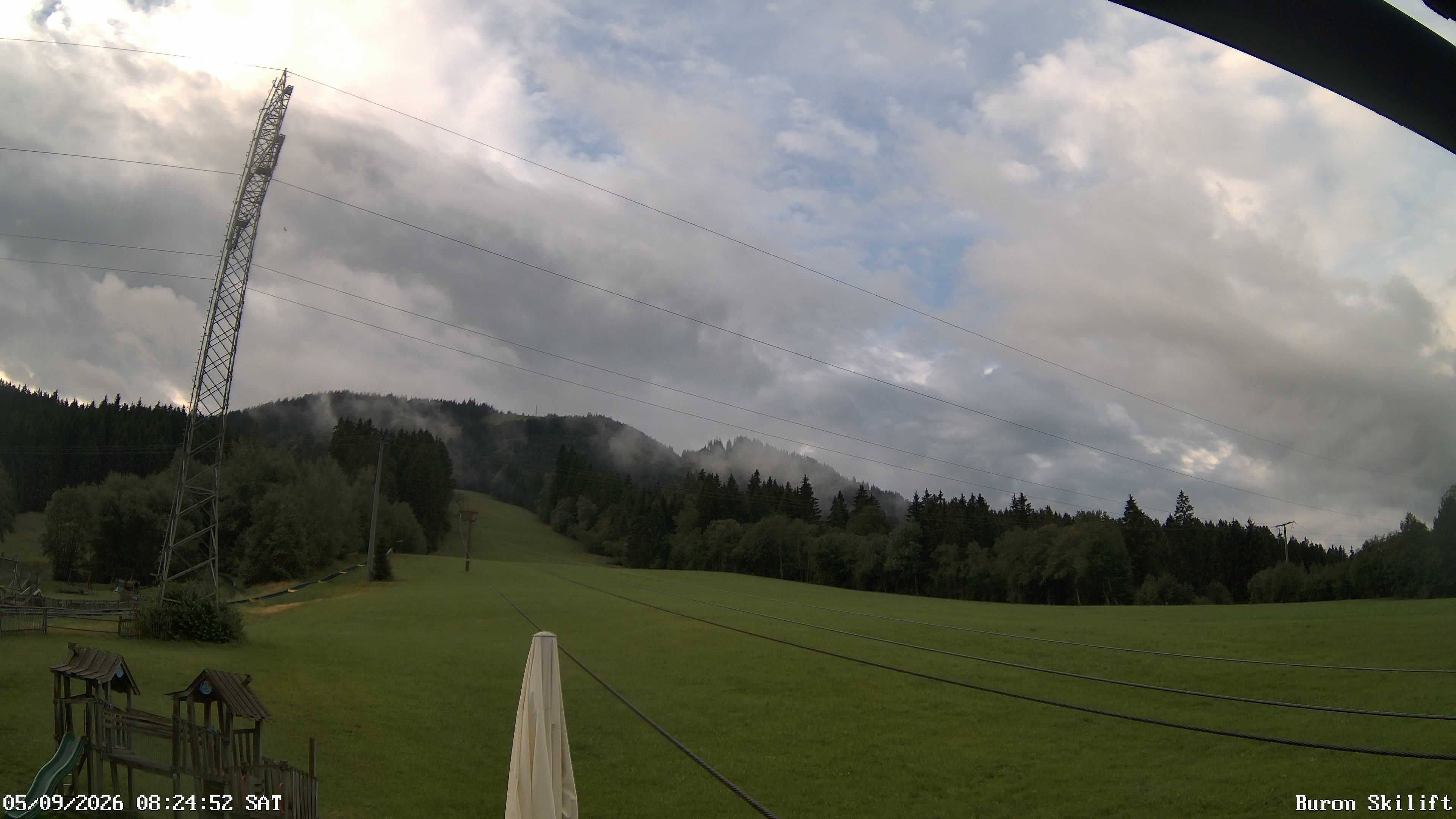 Archiv Foto Webcam Blick von der Talstation des Schlepplifts Buron auf den Lift und die Piste