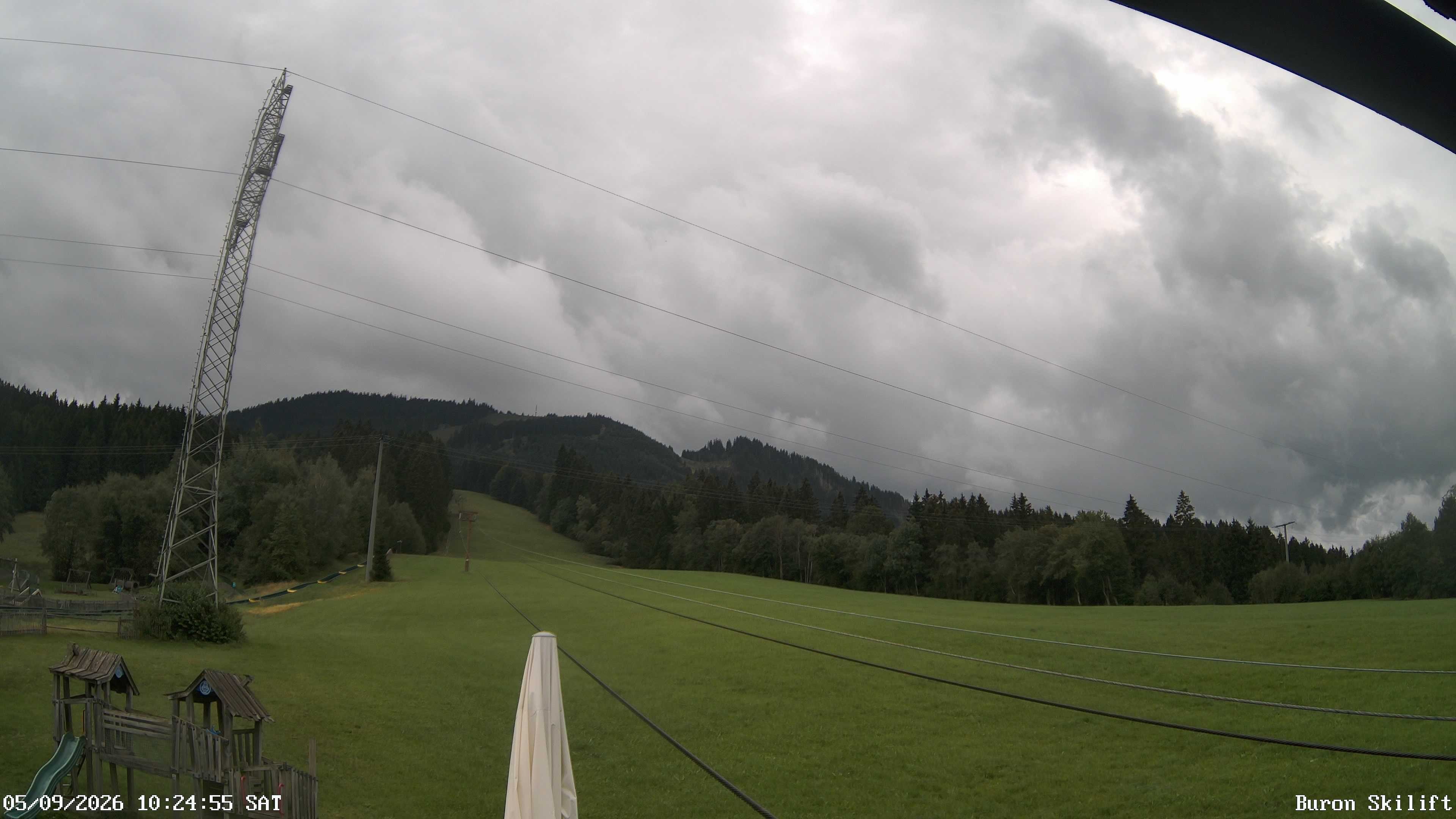 Archiv Foto Webcam Blick von der Talstation des Schlepplifts Buron auf den Lift und die Piste