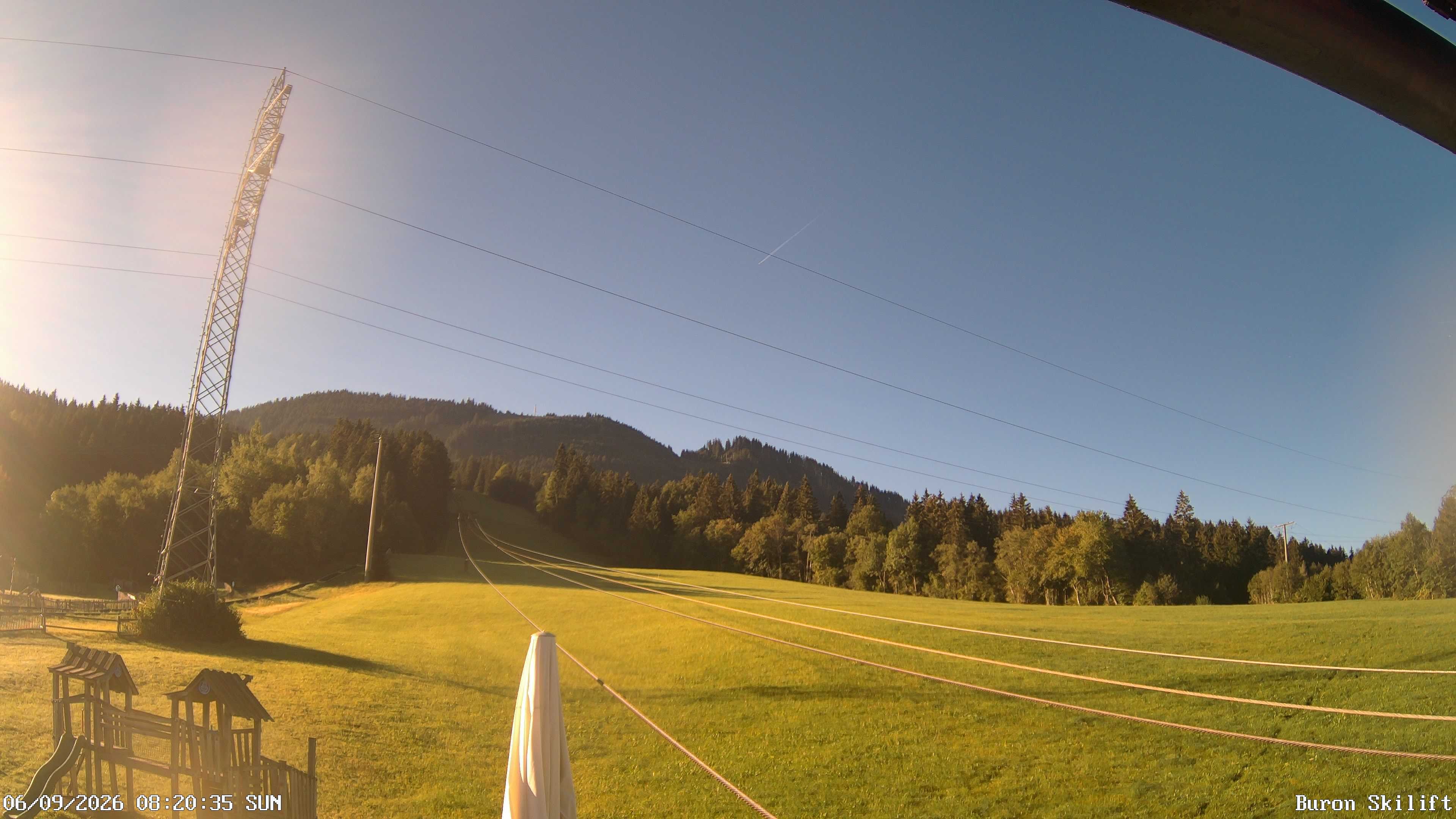 Archiv Foto Webcam Blick von der Talstation des Schlepplifts Buron auf den Lift und die Piste