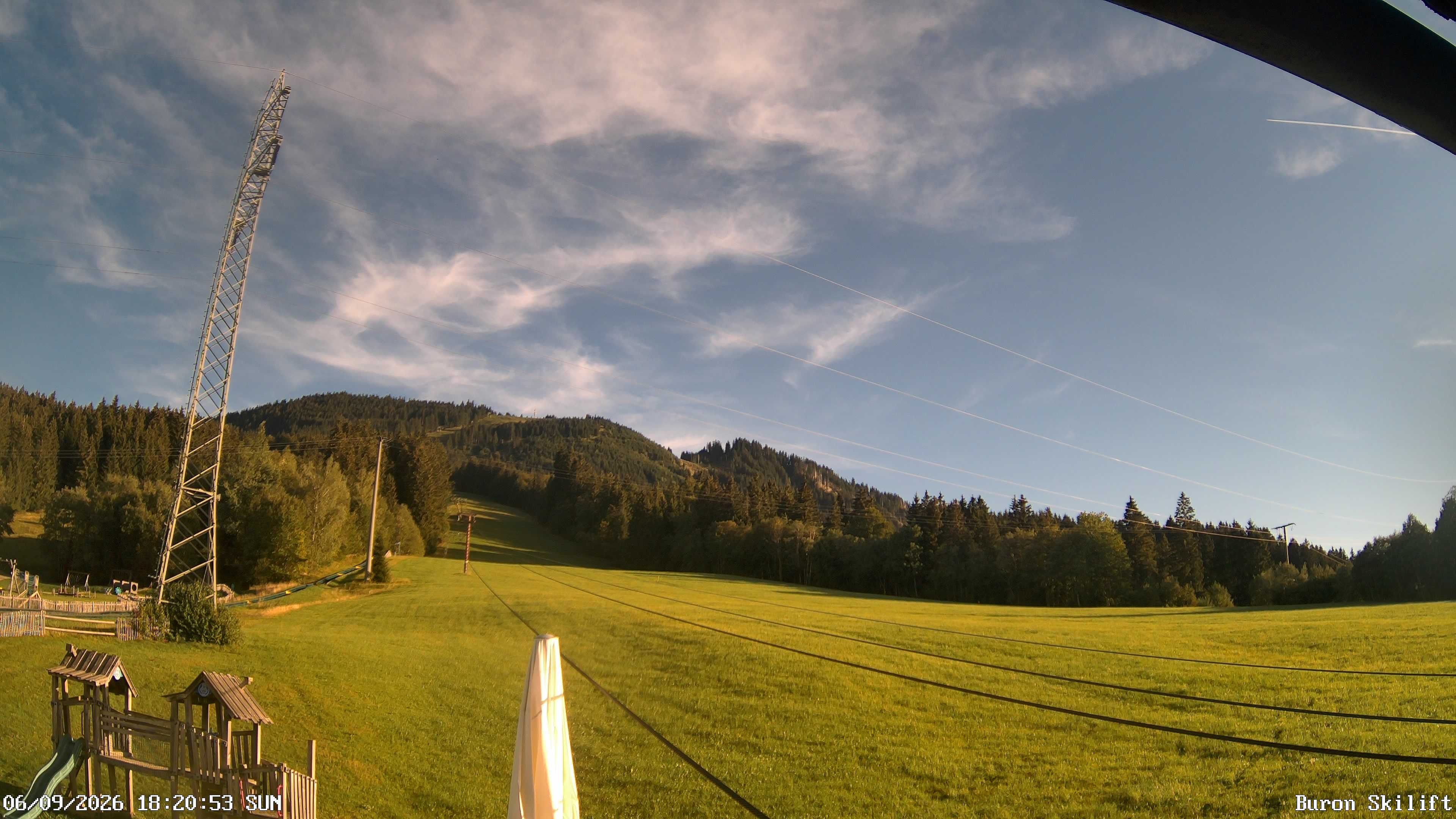 Archiv Foto Webcam Blick von der Talstation des Schlepplifts Buron auf den Lift und die Piste