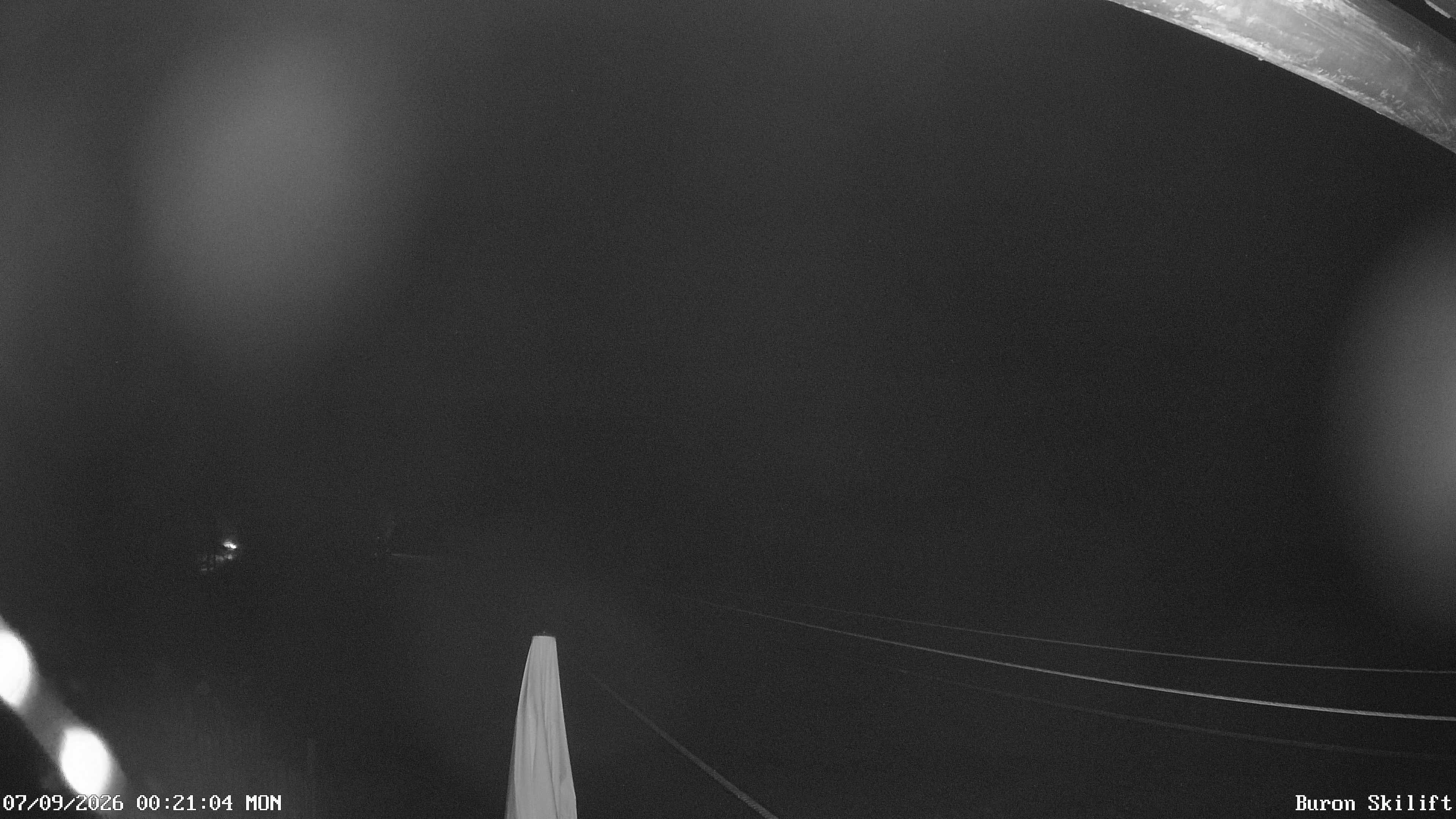 Archiv Foto Webcam Blick von der Talstation des Schlepplifts Buron auf den Lift und die Piste