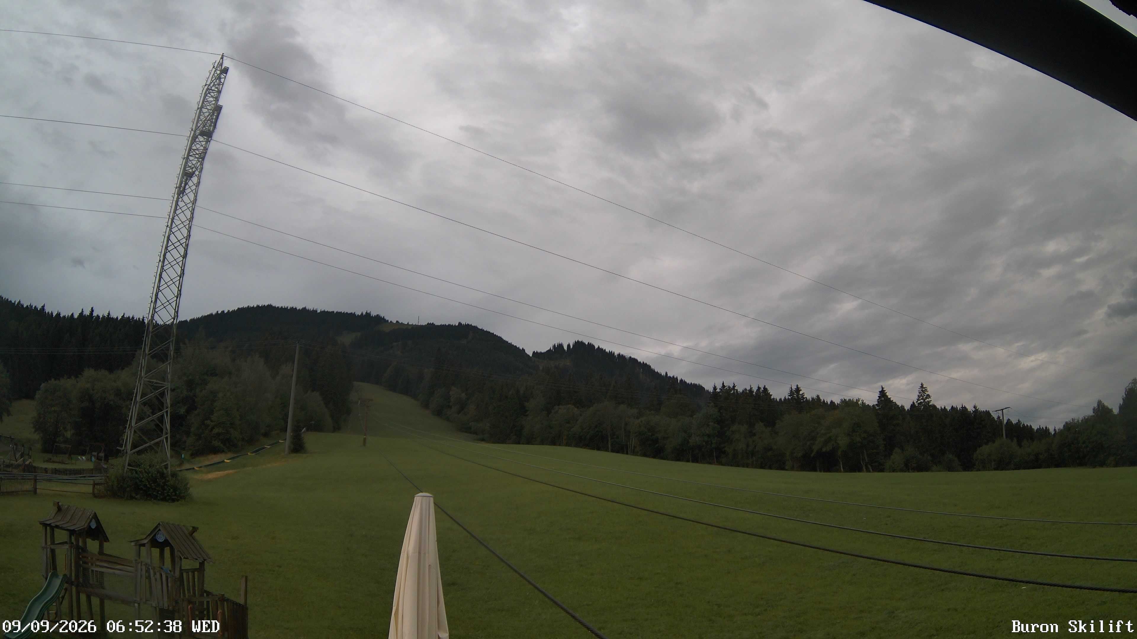 Archiv Foto Webcam Blick von der Talstation des Schlepplifts Buron auf den Lift und die Piste