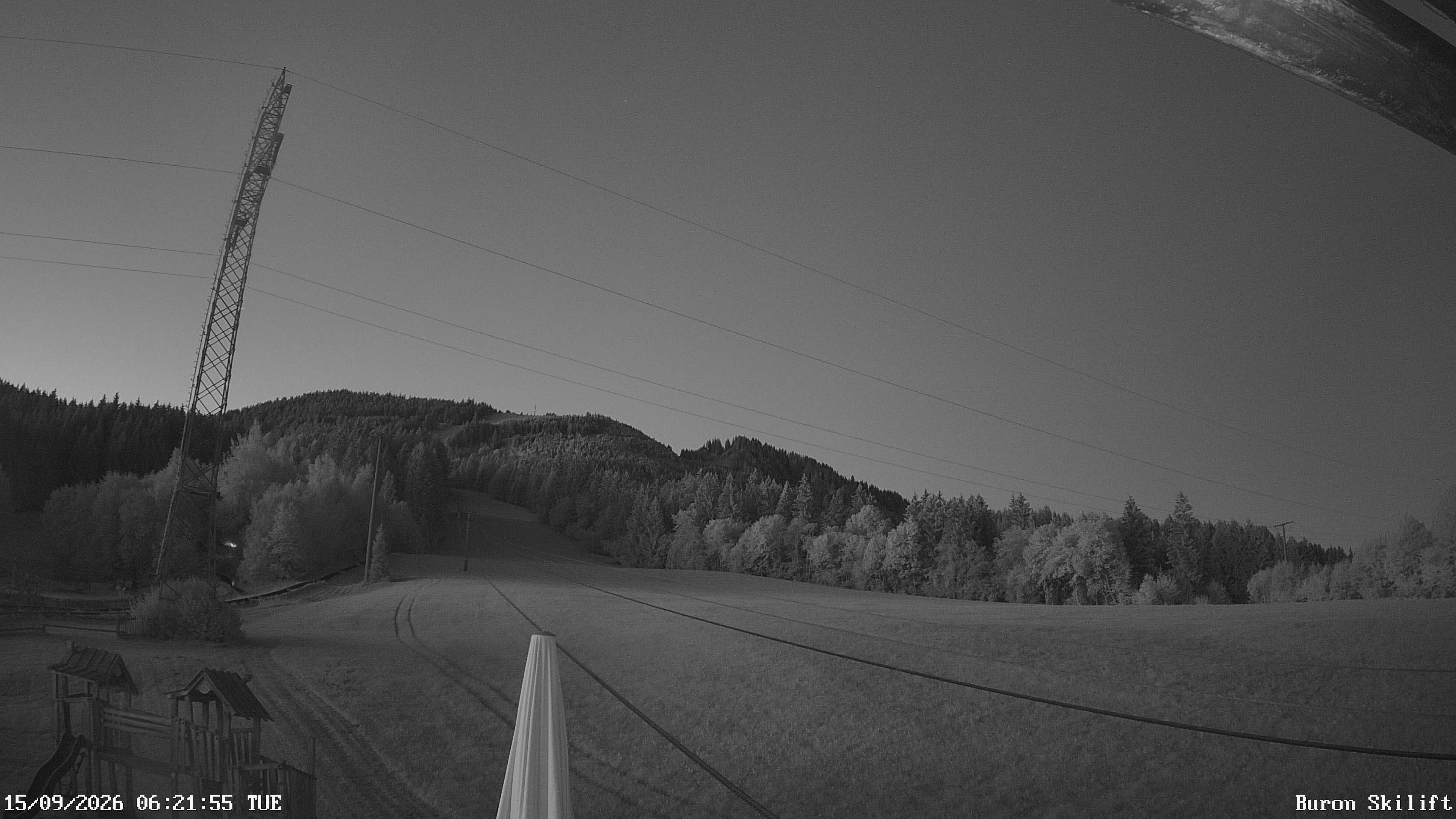 Archived image Webcam Enjoy the panoama view of the ski trail and lift in Buron