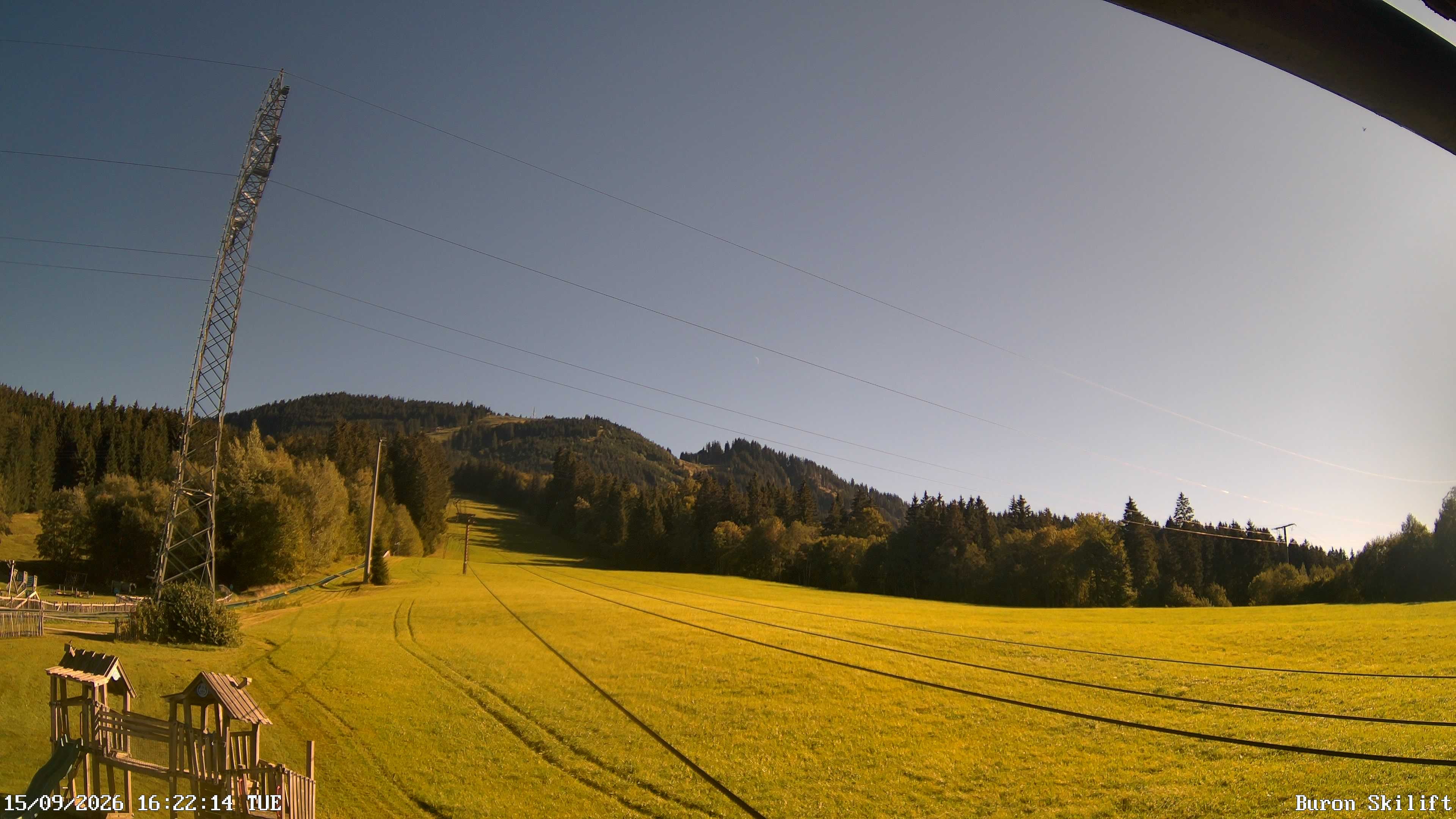 Archiv Foto Webcam Blick von der Talstation des Schlepplifts Buron auf den Lift und die Piste