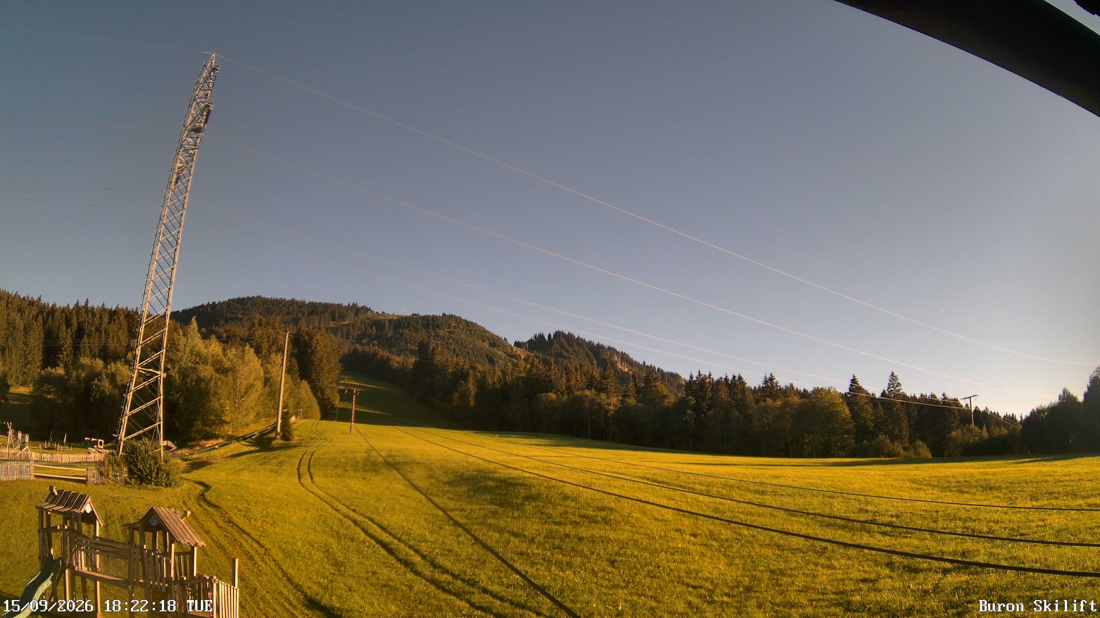 Archiv Foto Webcam Blick von der Talstation des Schlepplifts Buron auf den Lift und die Piste