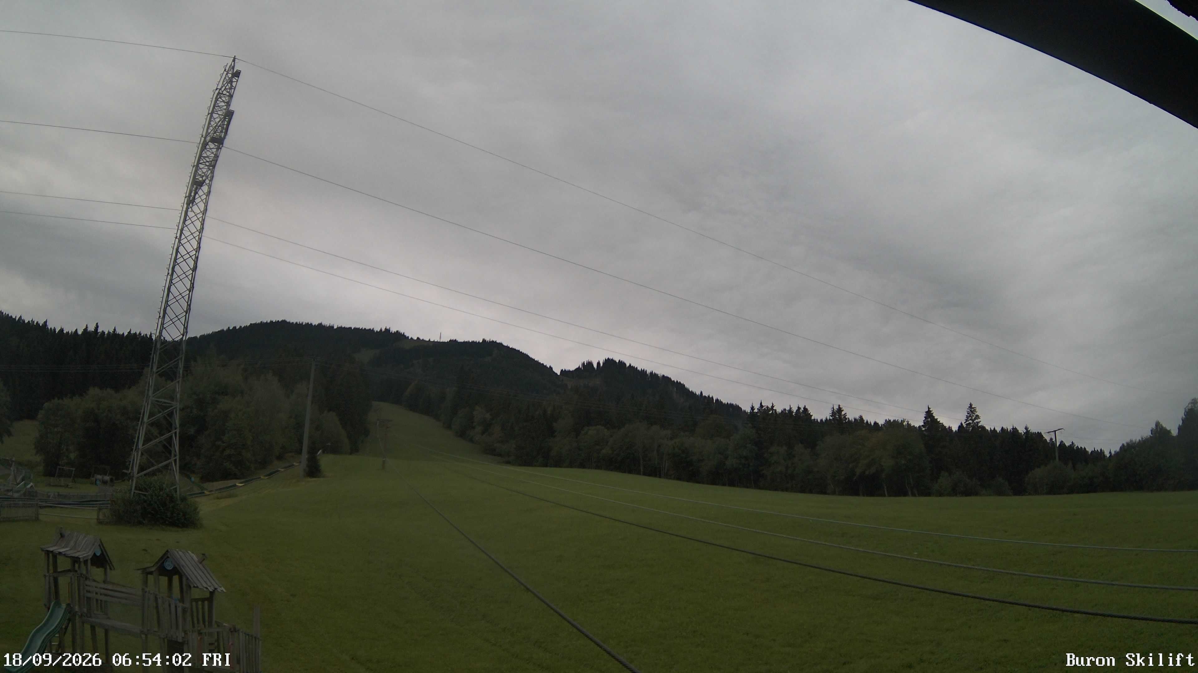 Archiv Foto Webcam Blick von der Talstation des Schlepplifts Buron auf den Lift und die Piste