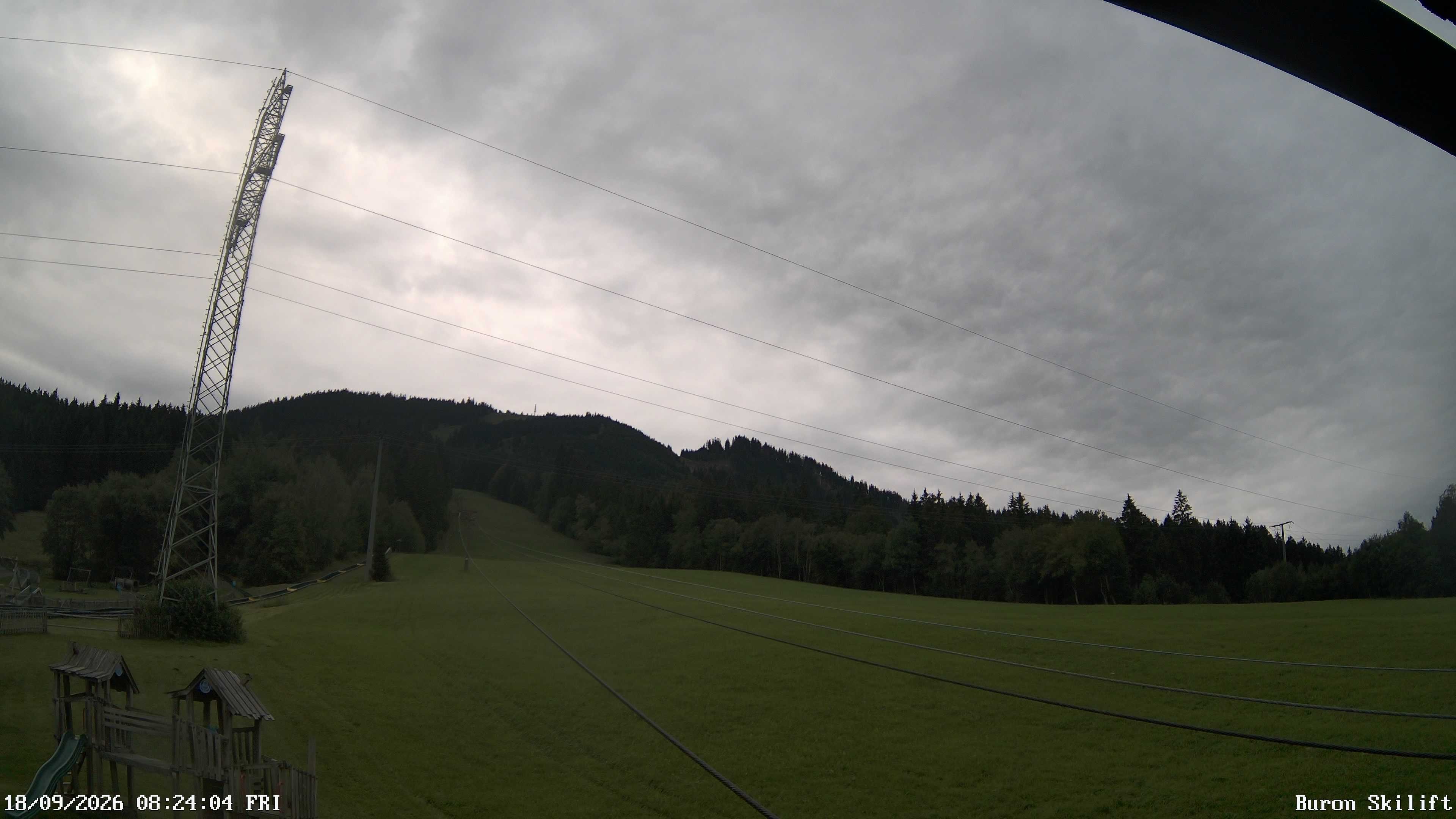 Archiv Foto Webcam Blick von der Talstation des Schlepplifts Buron auf den Lift und die Piste