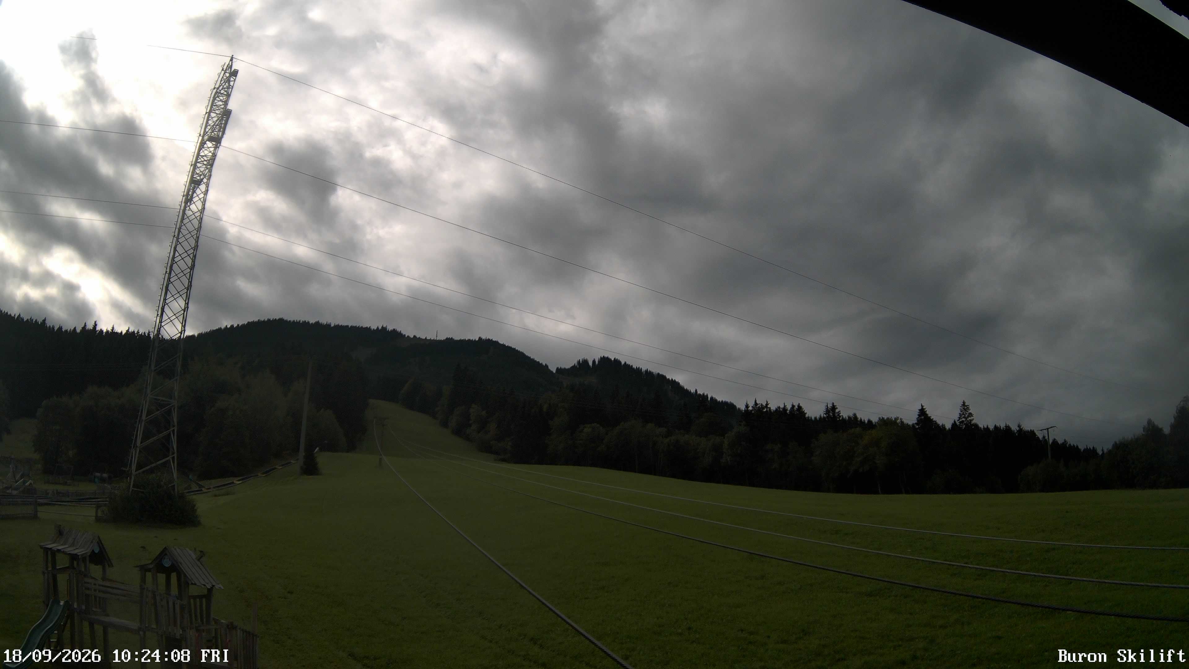 Archiv Foto Webcam Blick von der Talstation des Schlepplifts Buron auf den Lift und die Piste