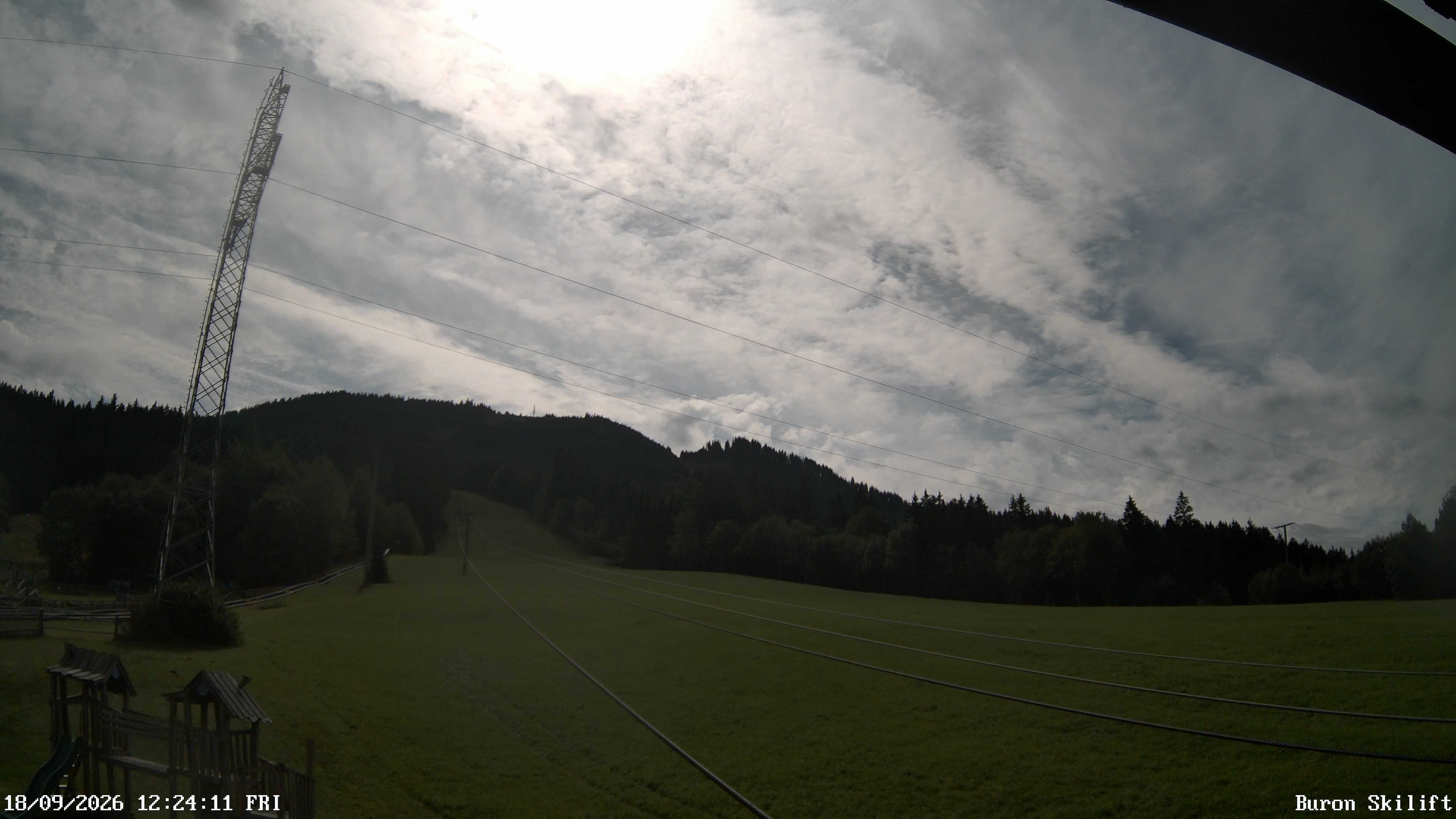 Archiv Foto Webcam Blick von der Talstation des Schlepplifts Buron auf den Lift und die Piste