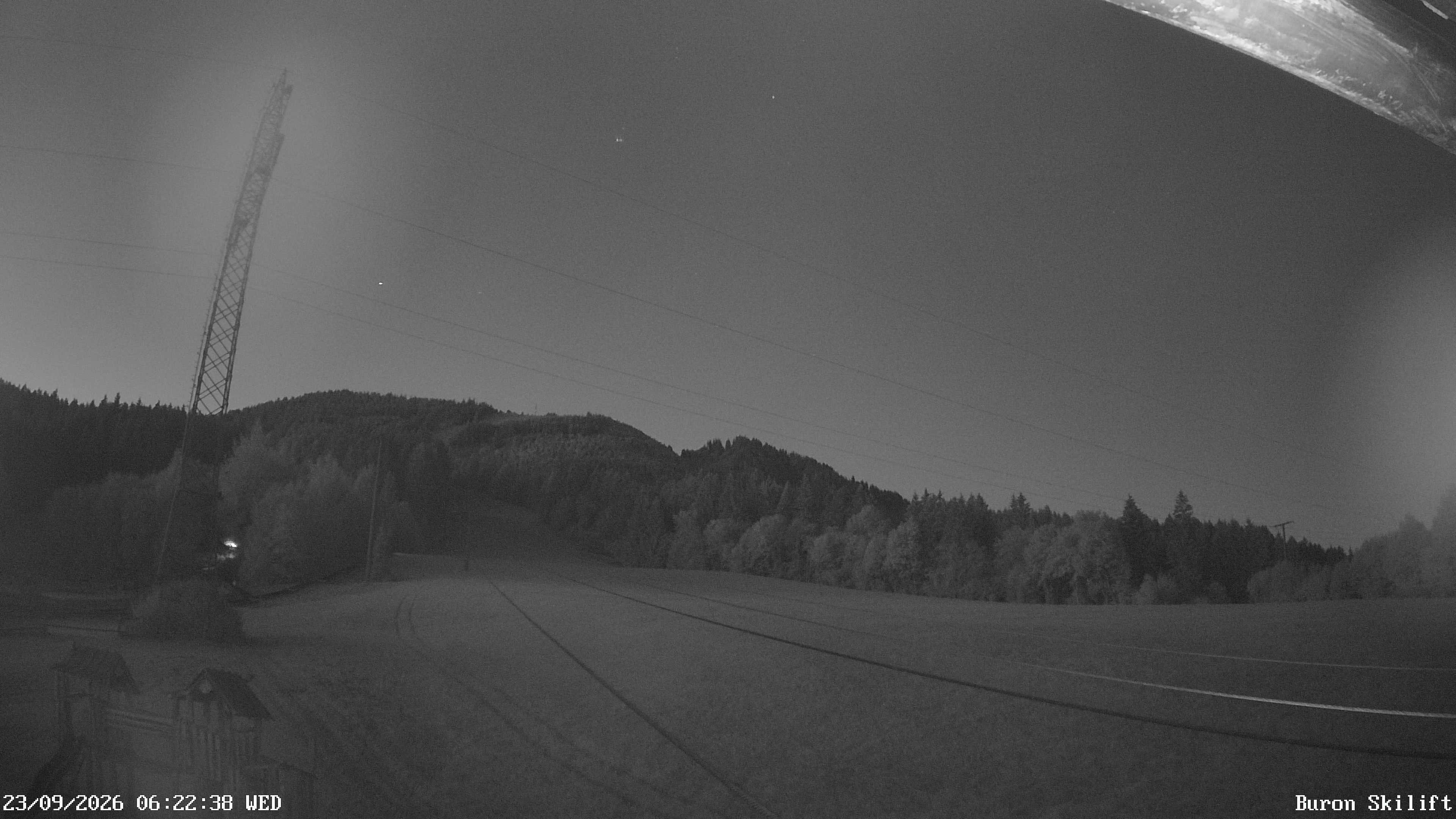 Archiv Foto Webcam Blick von der Talstation des Schlepplifts Buron auf den Lift und die Piste