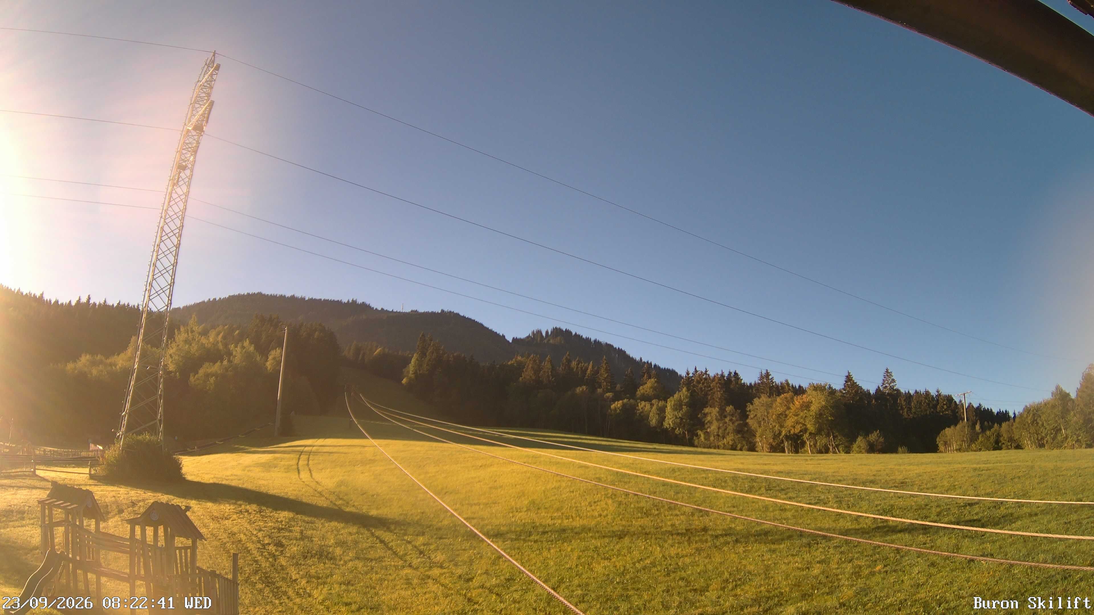 Archiv Foto Webcam Blick von der Talstation des Schlepplifts Buron auf den Lift und die Piste