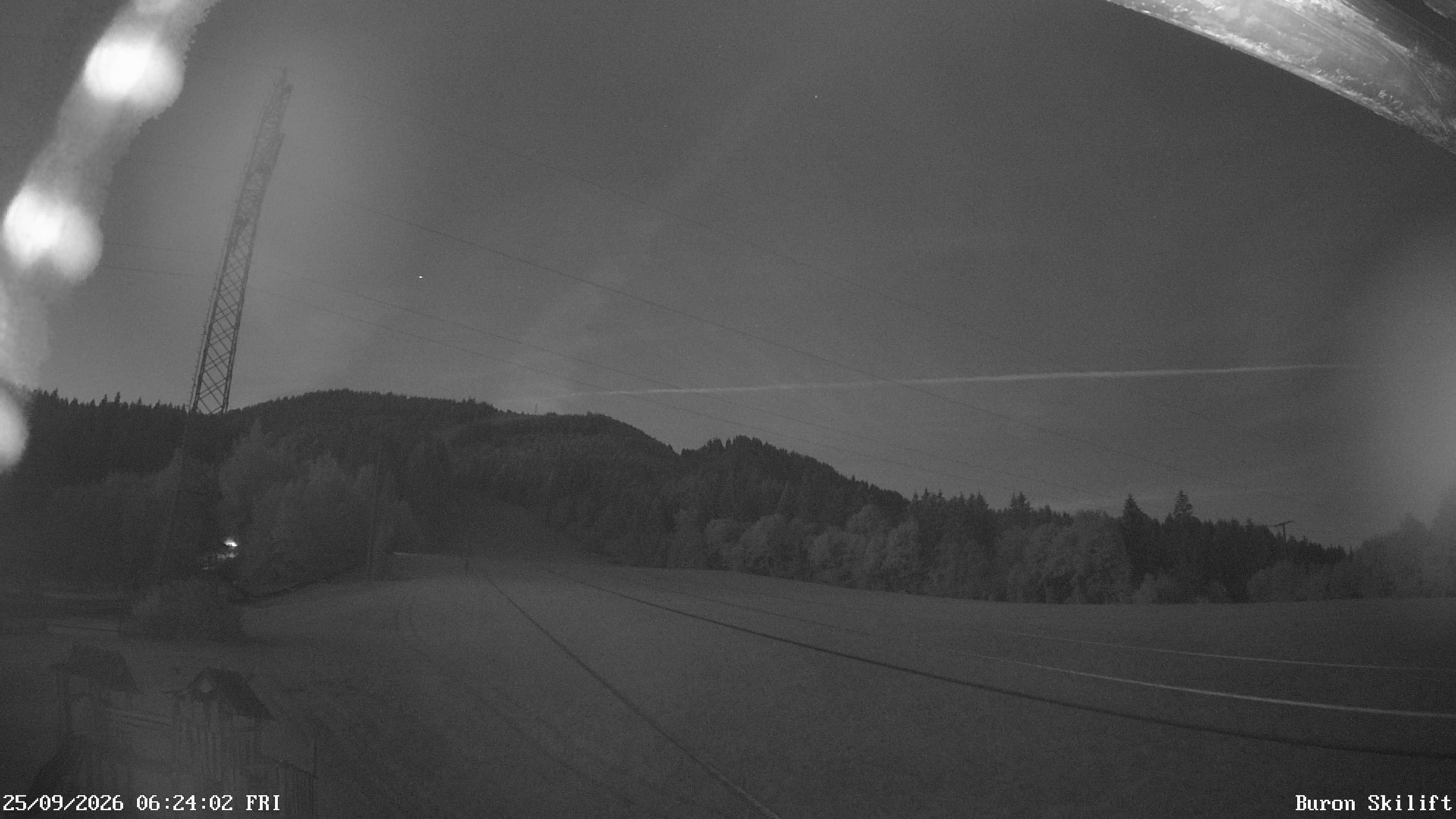 Archiv Foto Webcam Blick von der Talstation des Schlepplifts Buron auf den Lift und die Piste