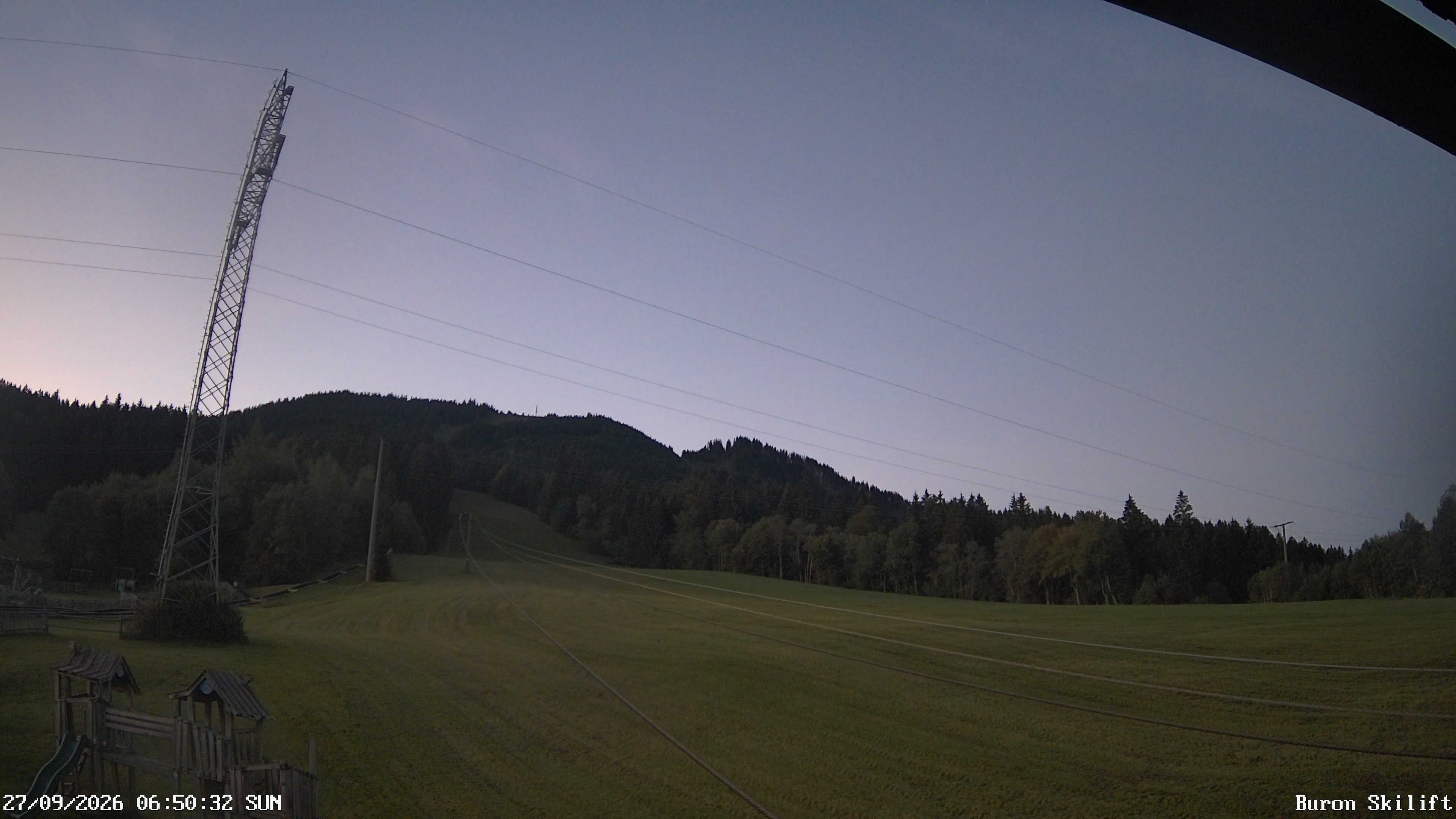 Archiv Foto Webcam Blick von der Talstation des Schlepplifts Buron auf den Lift und die Piste