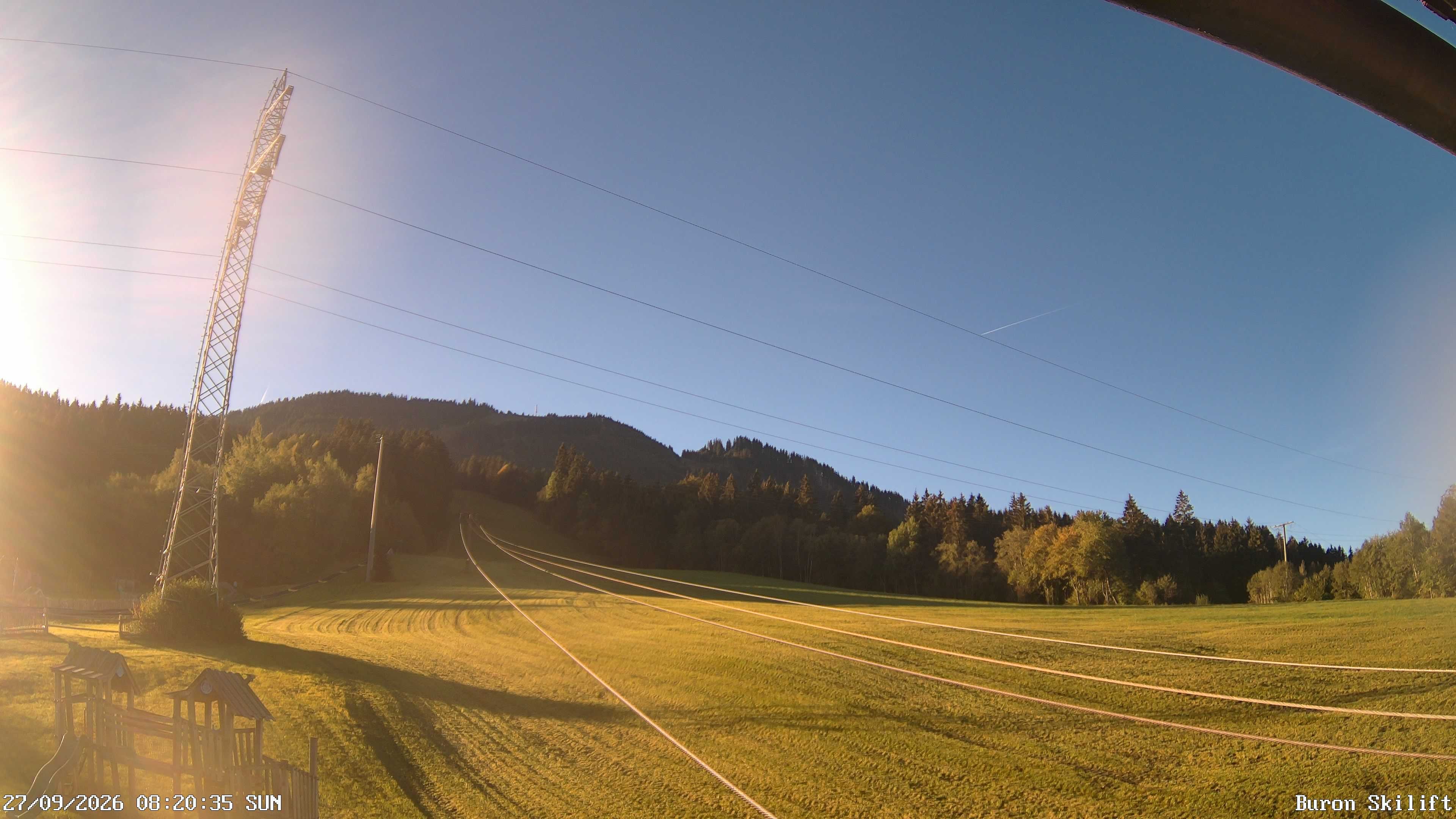 Archiv Foto Webcam Blick von der Talstation des Schlepplifts Buron auf den Lift und die Piste