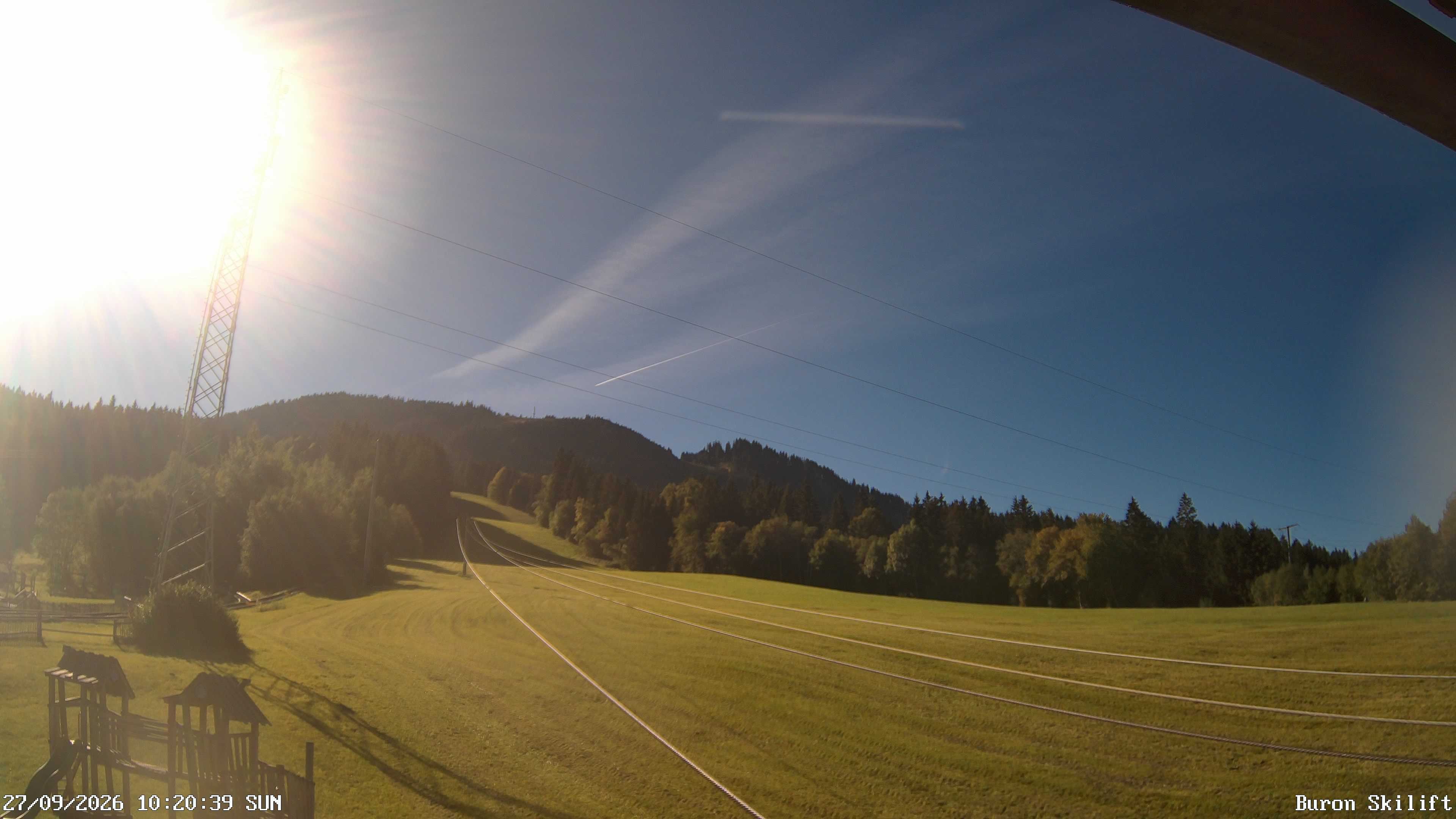 Archiv Foto Webcam Blick von der Talstation des Schlepplifts Buron auf den Lift und die Piste