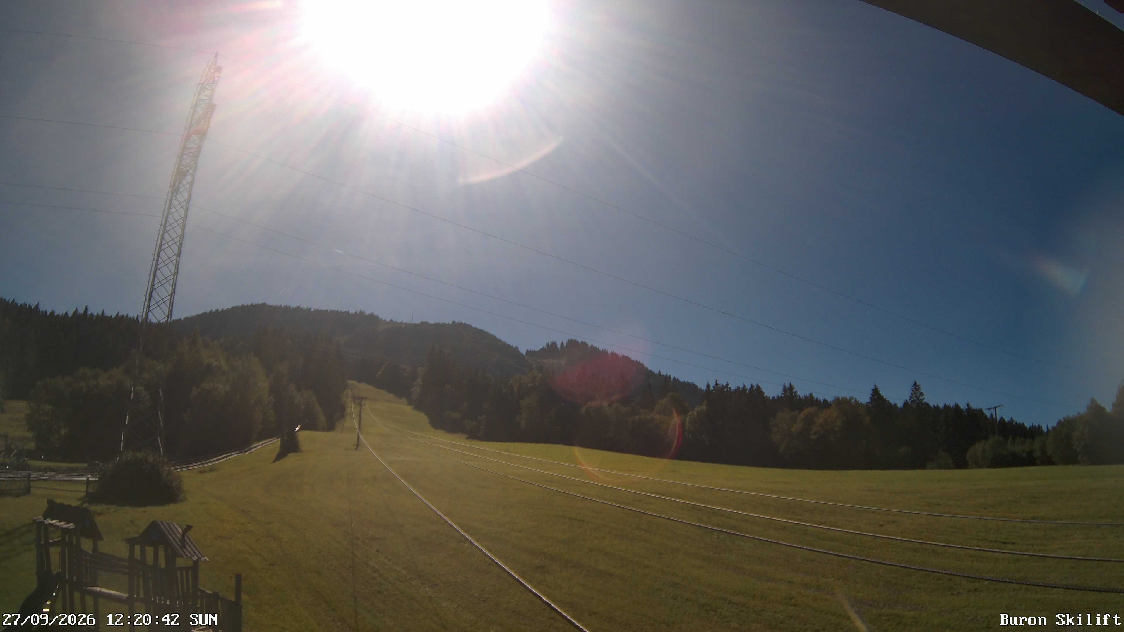 Archiv Foto Webcam Blick von der Talstation des Schlepplifts Buron auf den Lift und die Piste