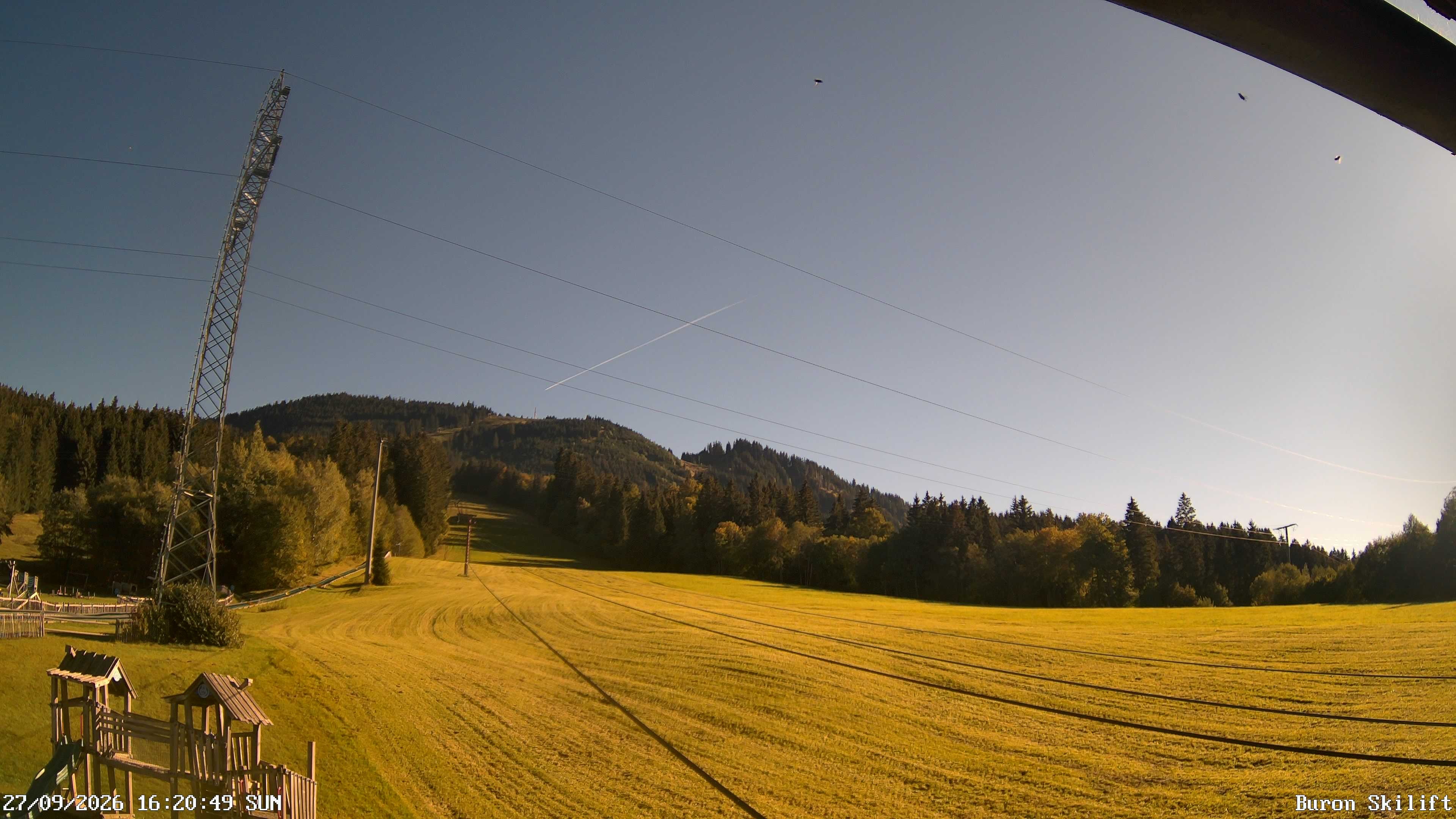 Archiv Foto Webcam Blick von der Talstation des Schlepplifts Buron auf den Lift und die Piste