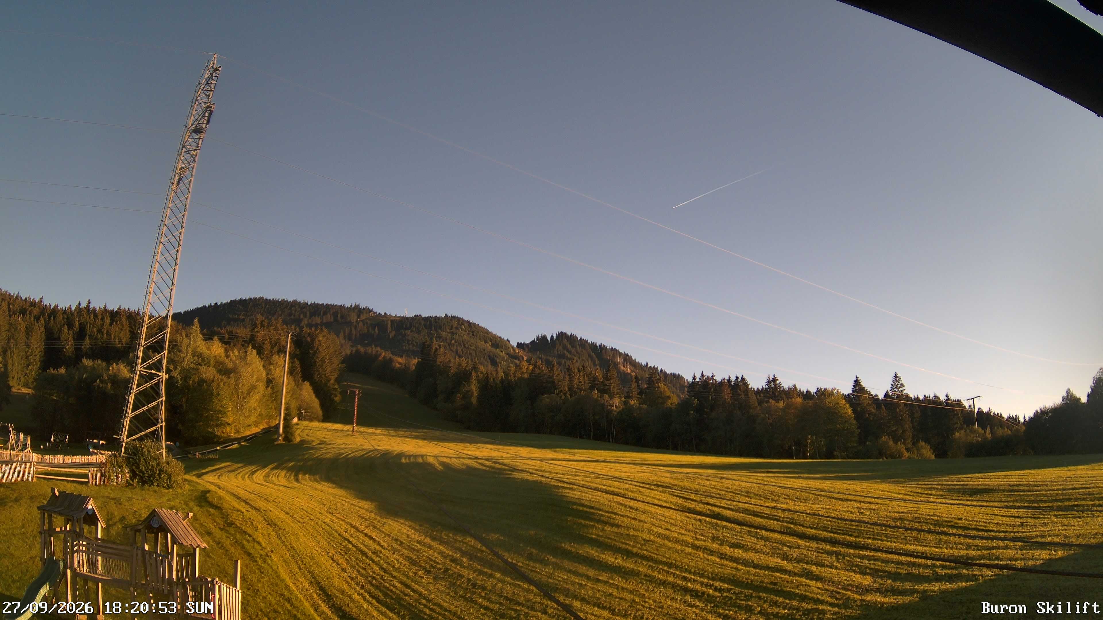 Archiv Foto Webcam Blick von der Talstation des Schlepplifts Buron auf den Lift und die Piste