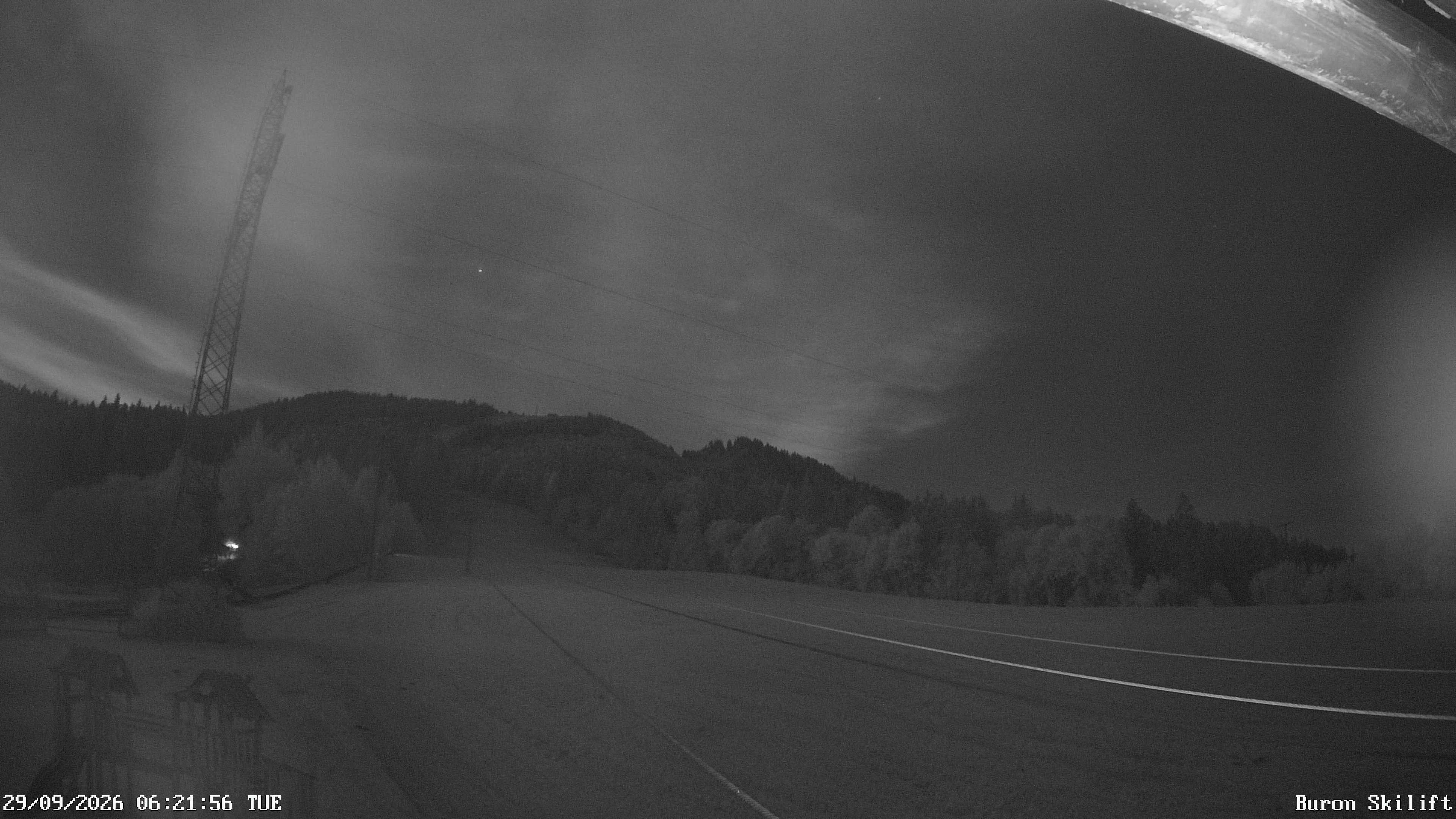 Archiv Foto Webcam Blick von der Talstation des Schlepplifts Buron auf den Lift und die Piste