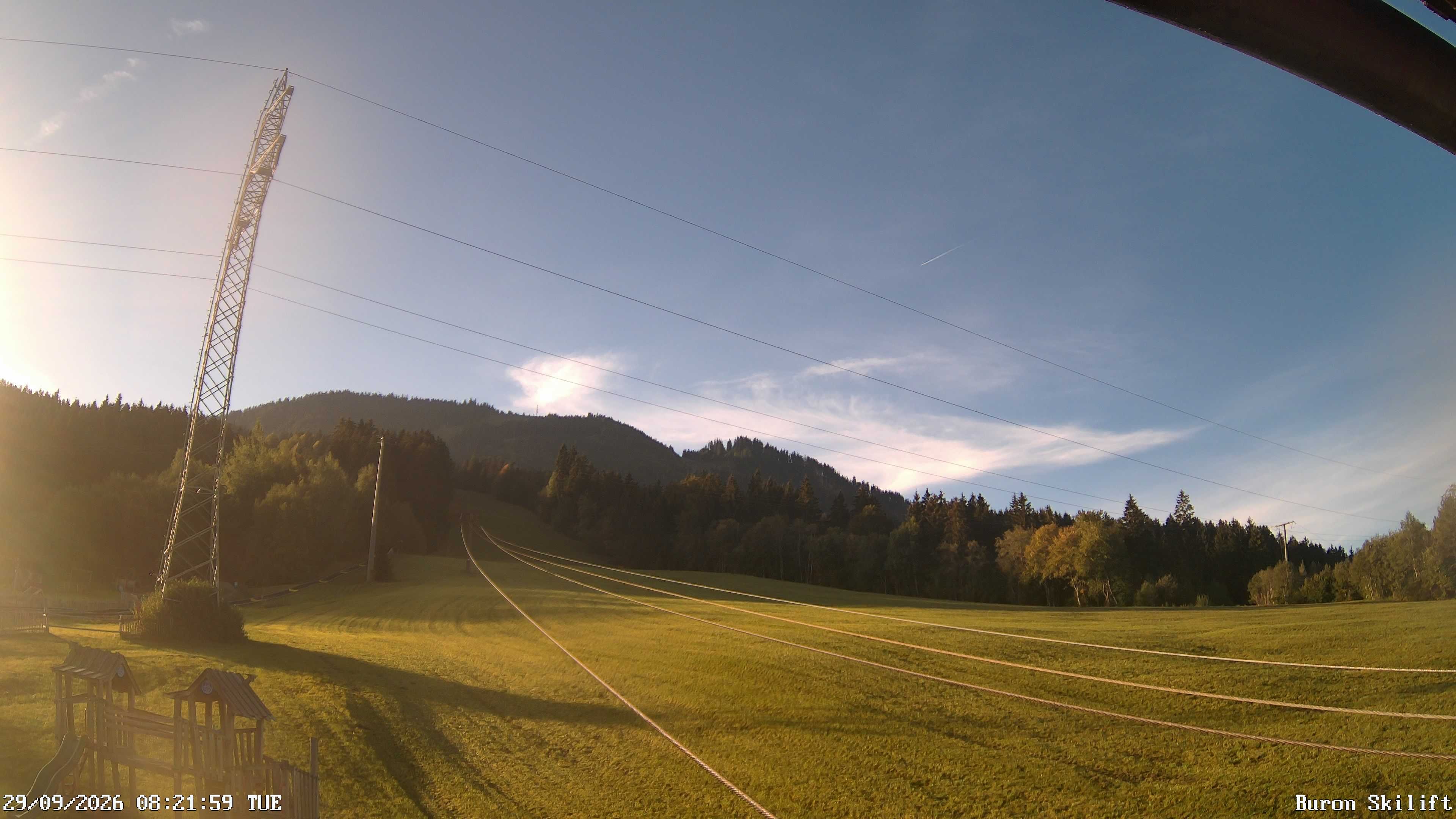 Archiv Foto Webcam Blick von der Talstation des Schlepplifts Buron auf den Lift und die Piste