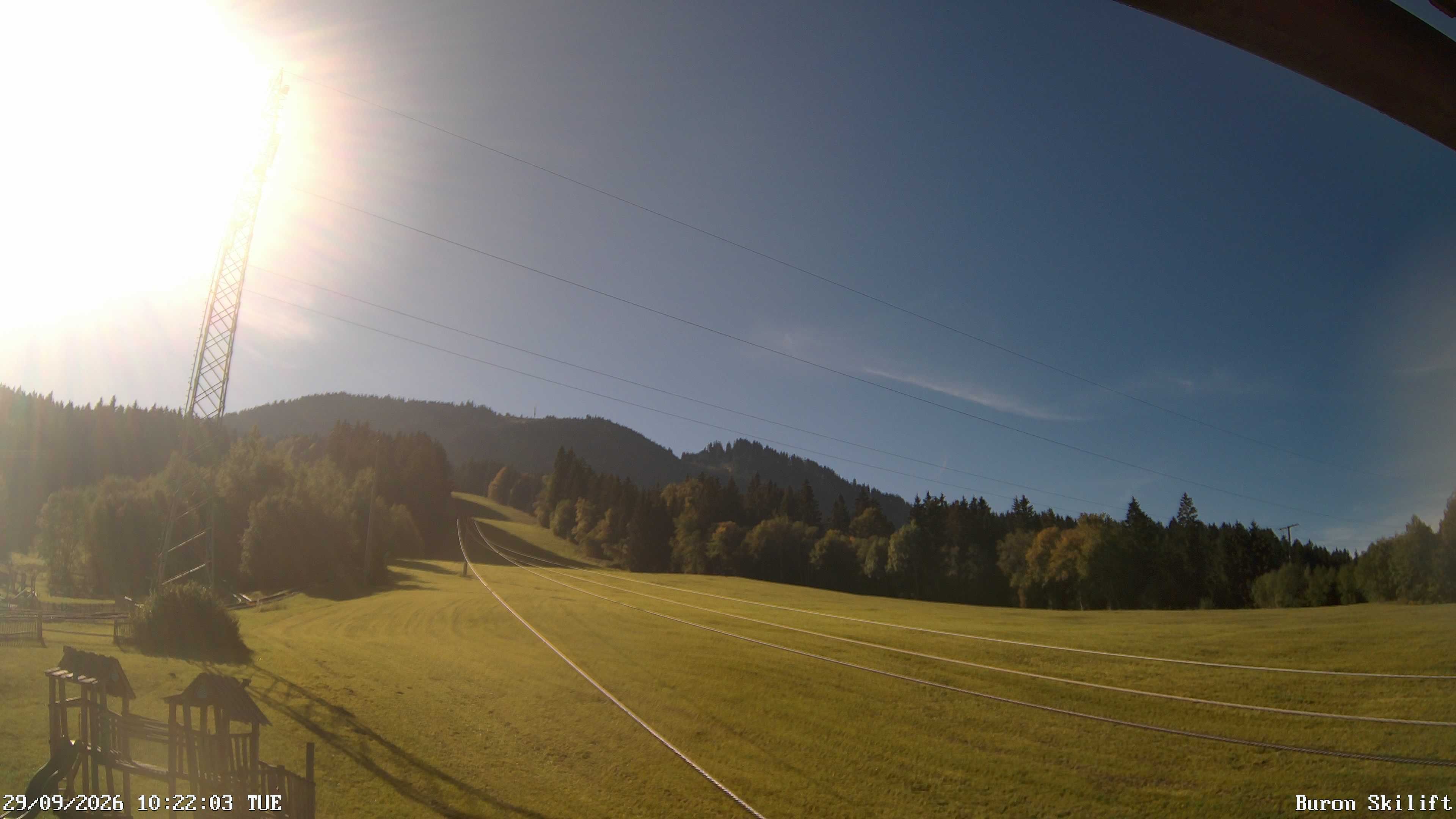 Archiv Foto Webcam Blick von der Talstation des Schlepplifts Buron auf den Lift und die Piste